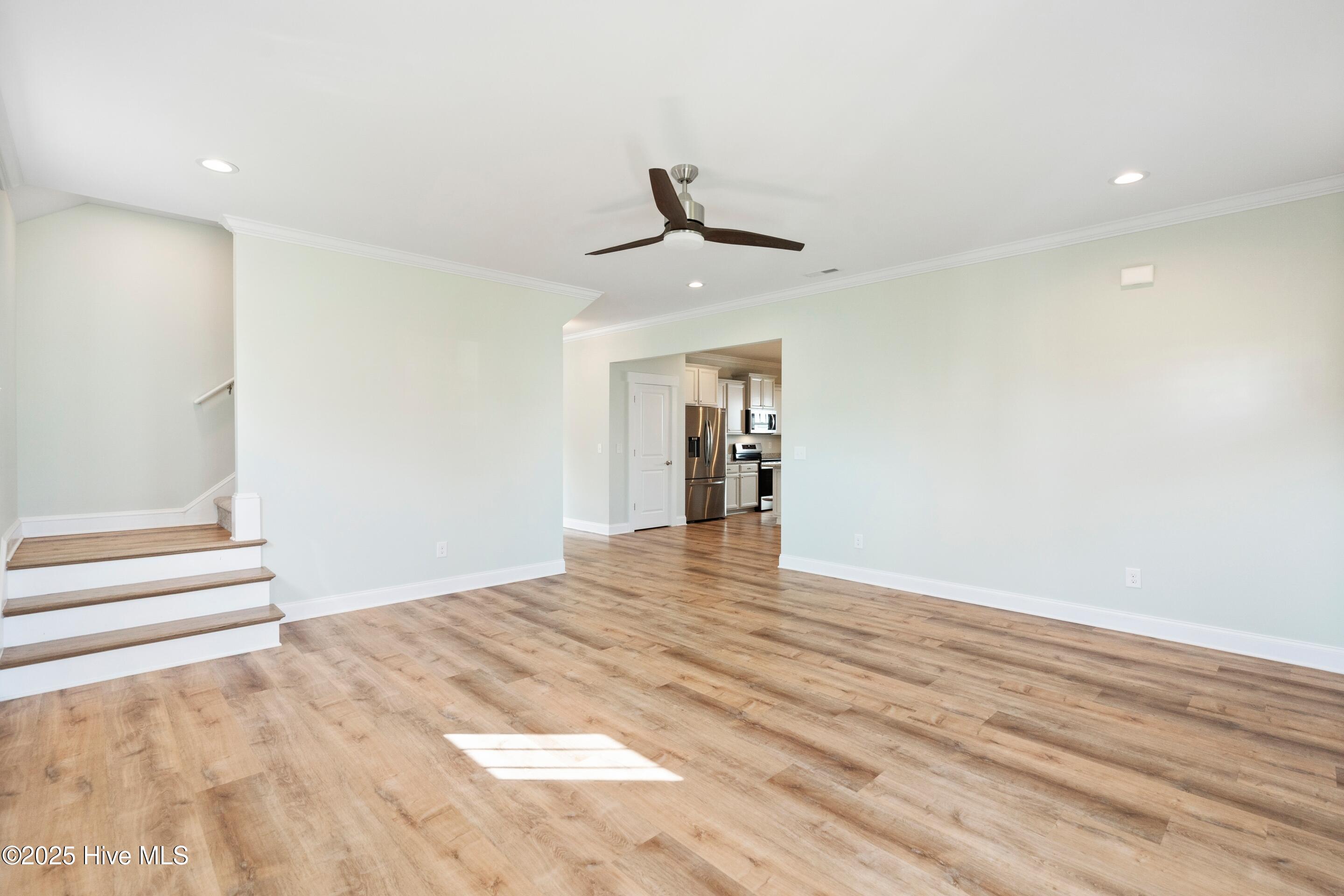 108 S Lamplighters Walk