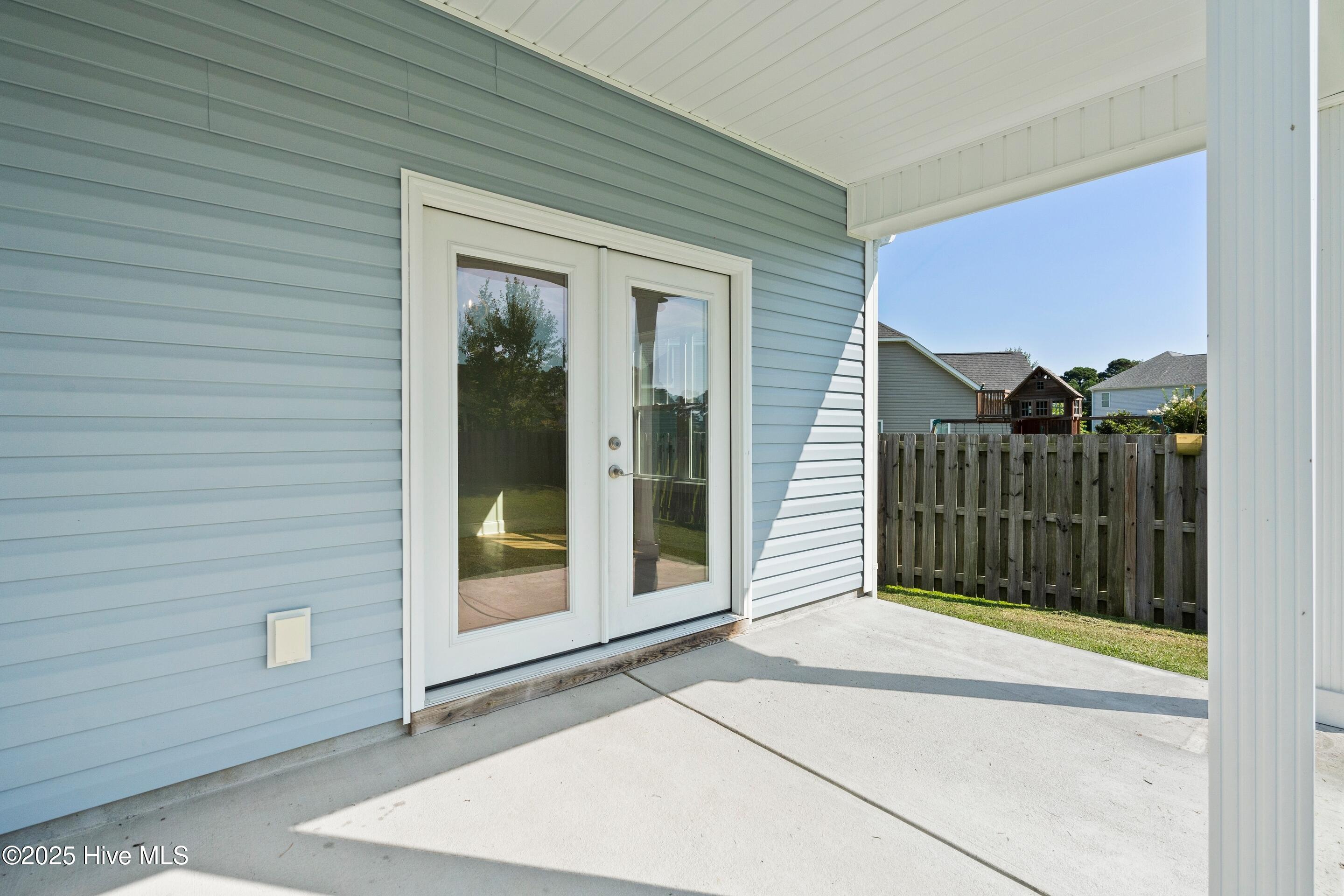 108 S Lamplighters Walk