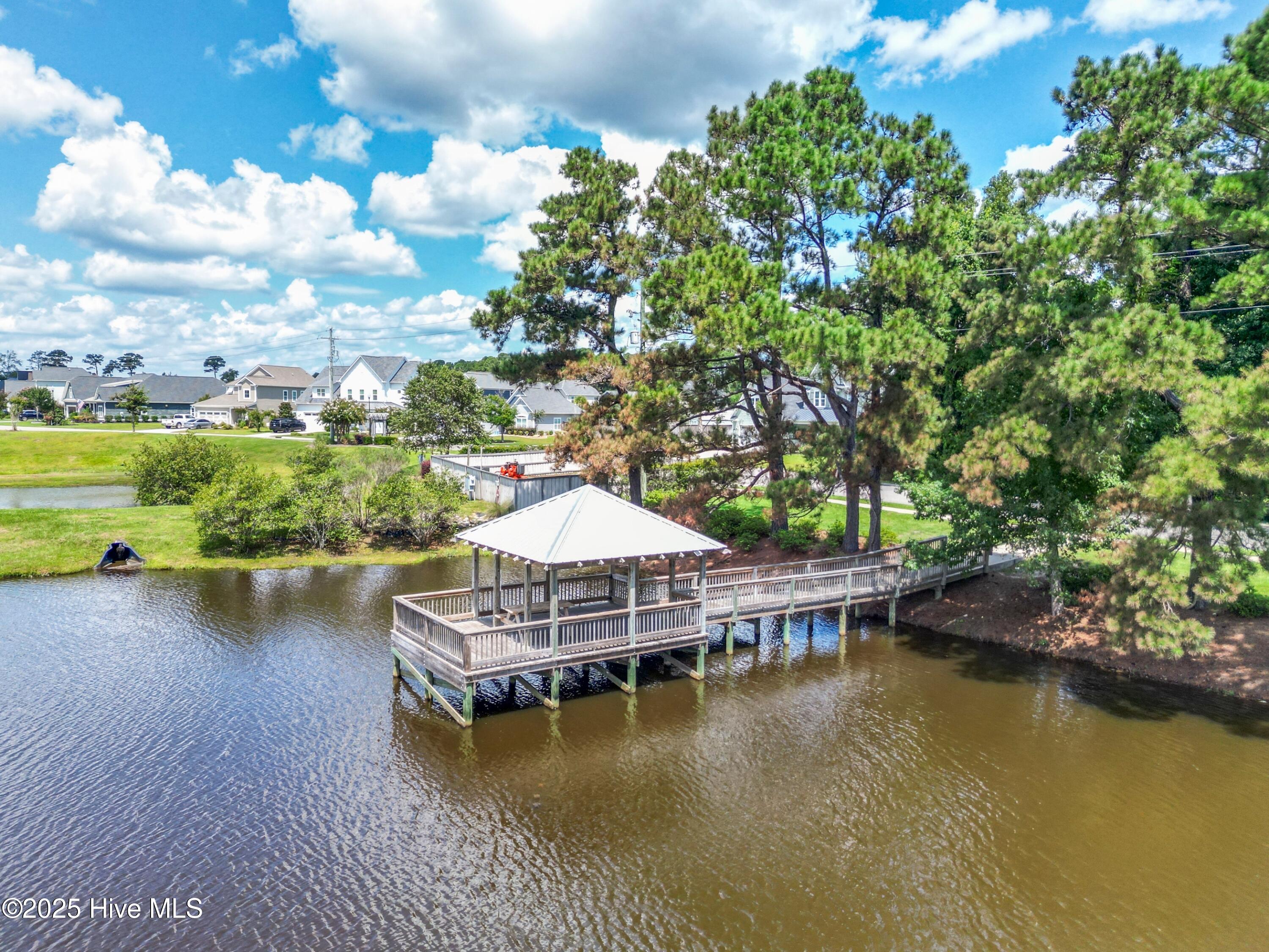 108 S Lamplighters Walk