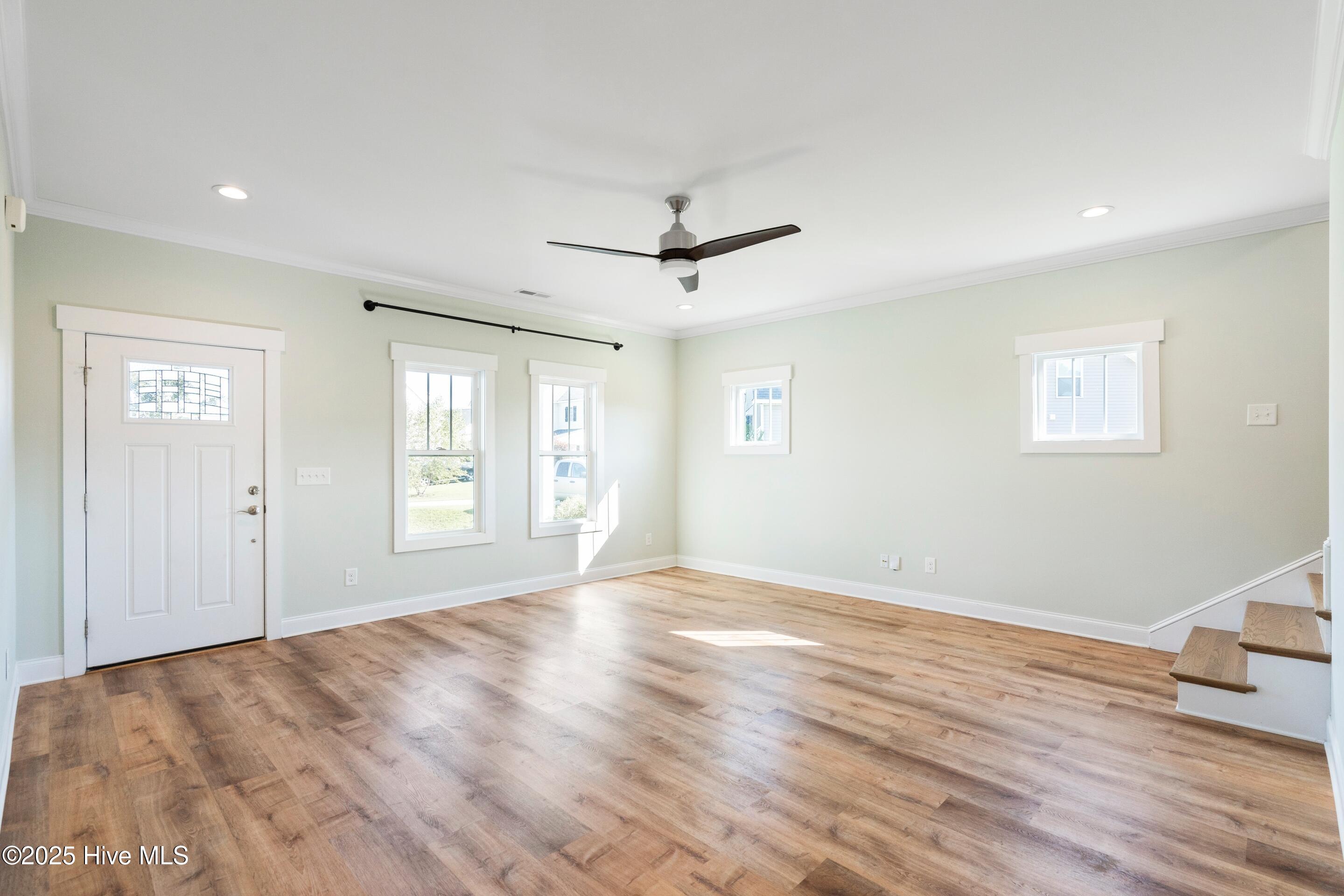 108 S Lamplighters Walk