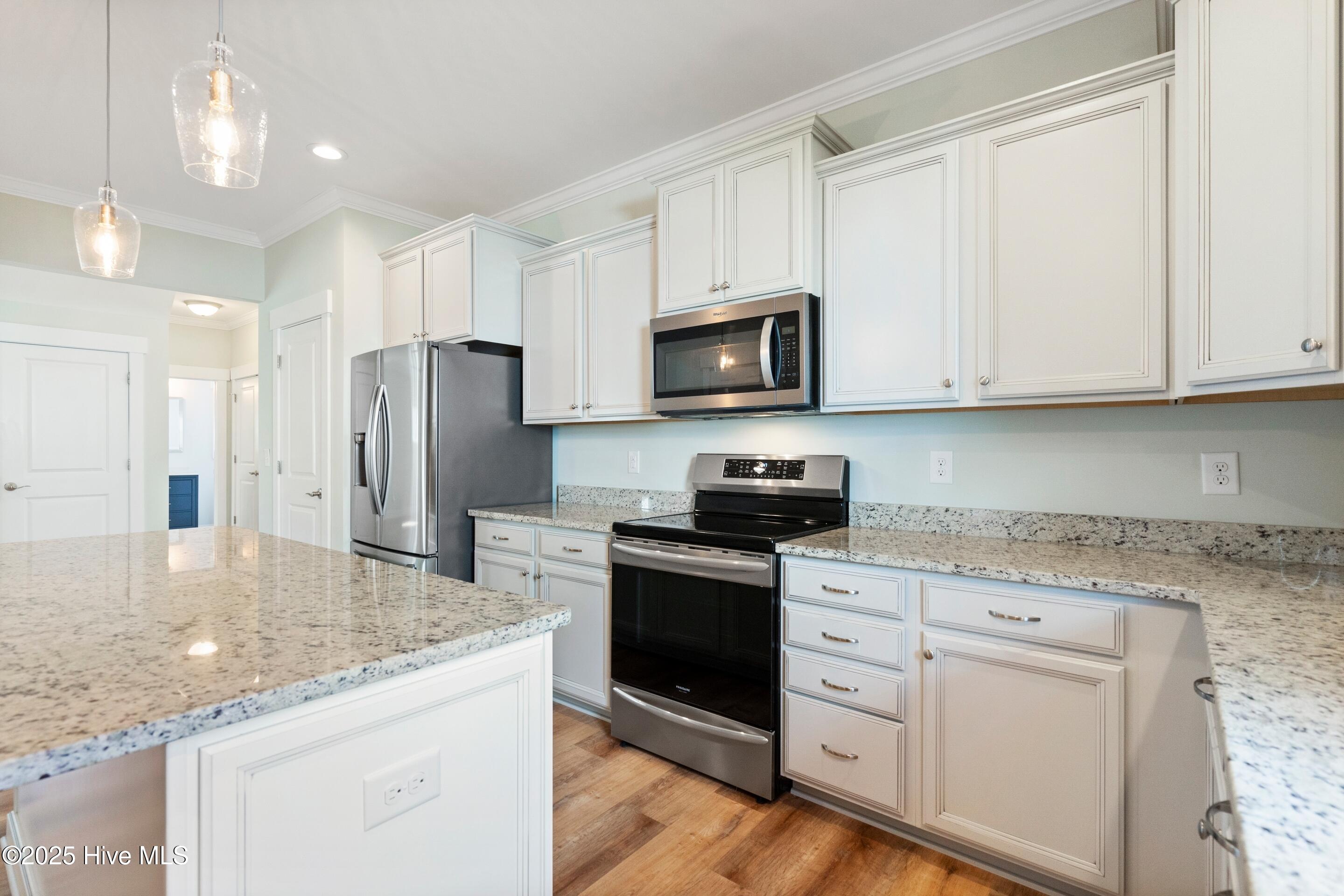 108 S Lamplighters Walk