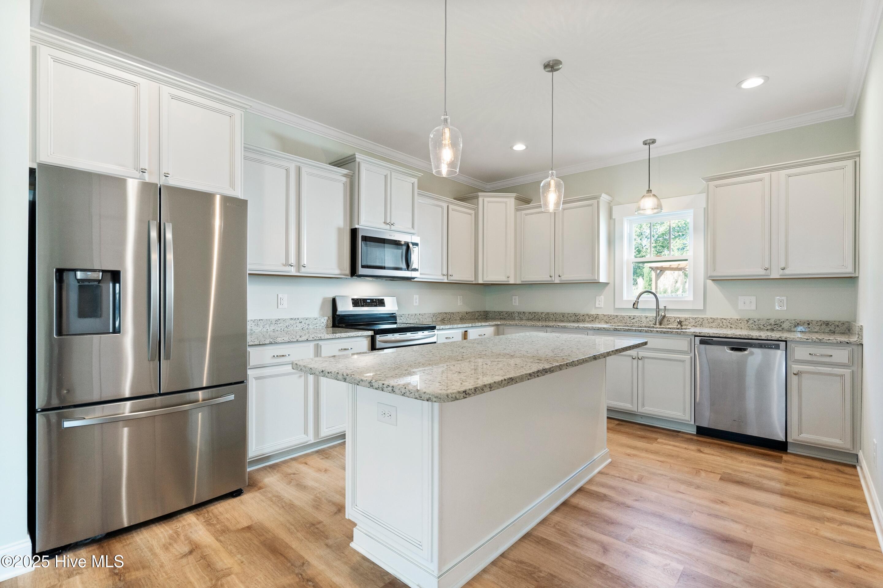 108 S Lamplighters Walk