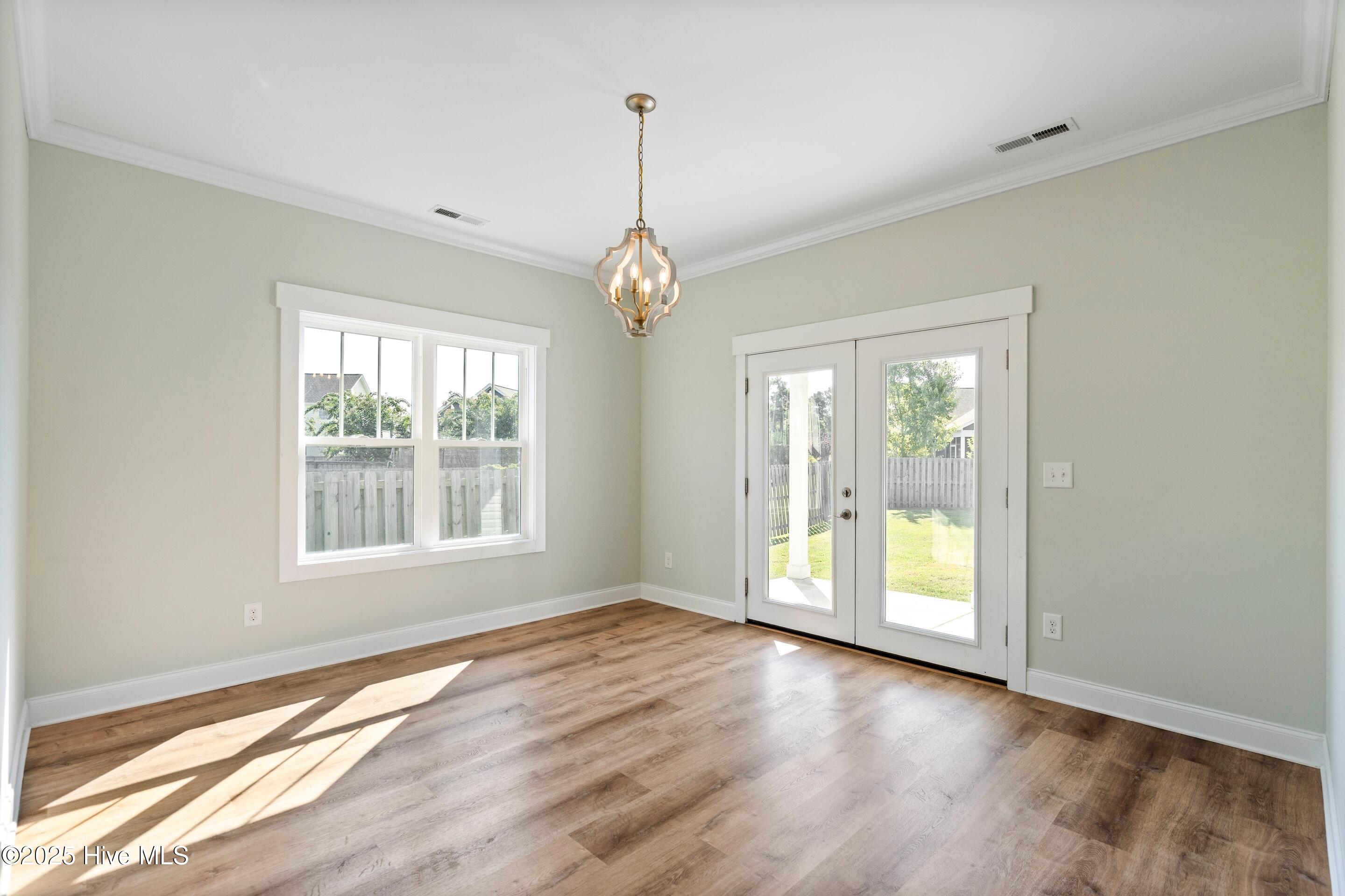 108 S Lamplighters Walk