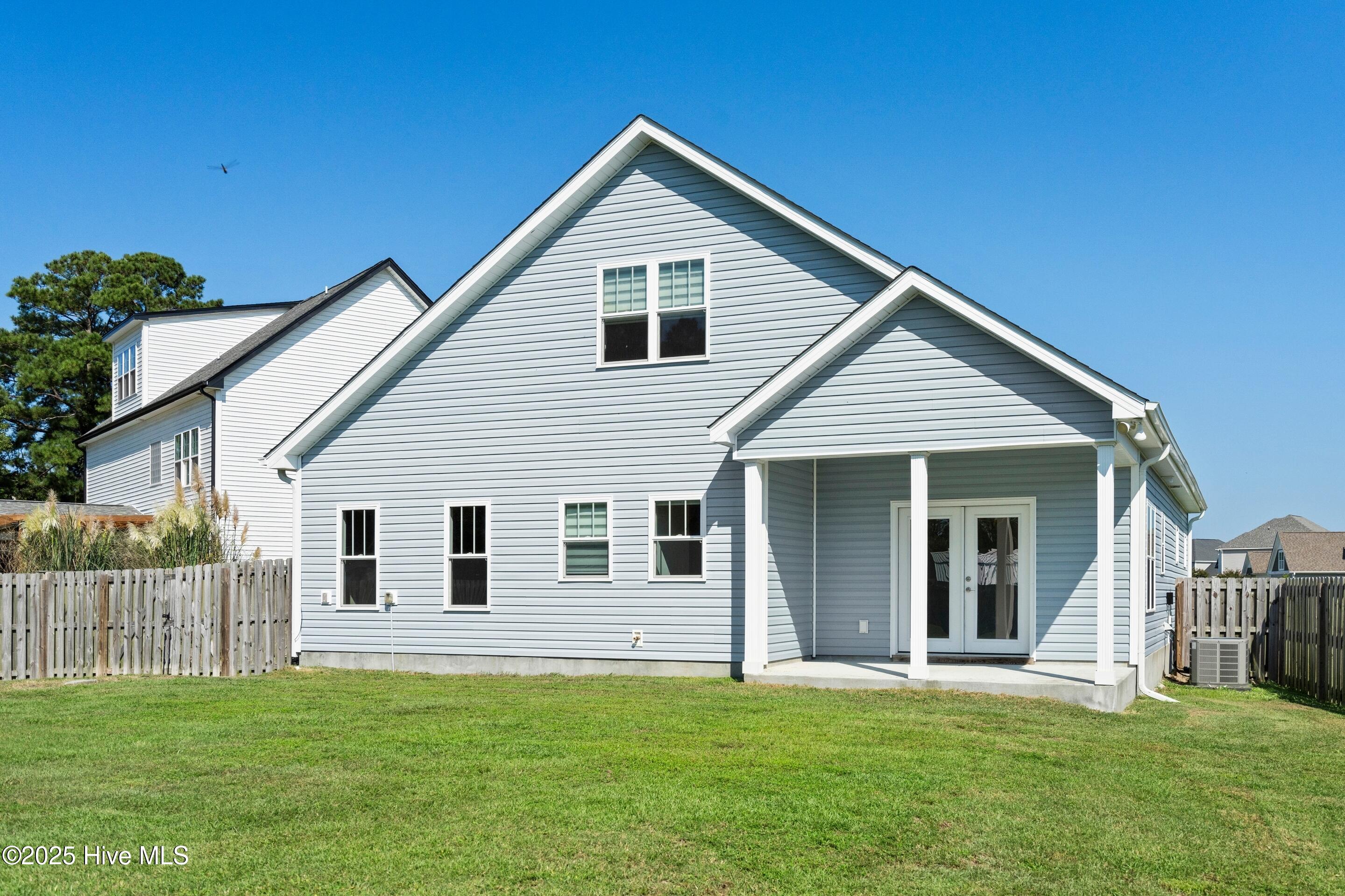 108 S Lamplighters Walk