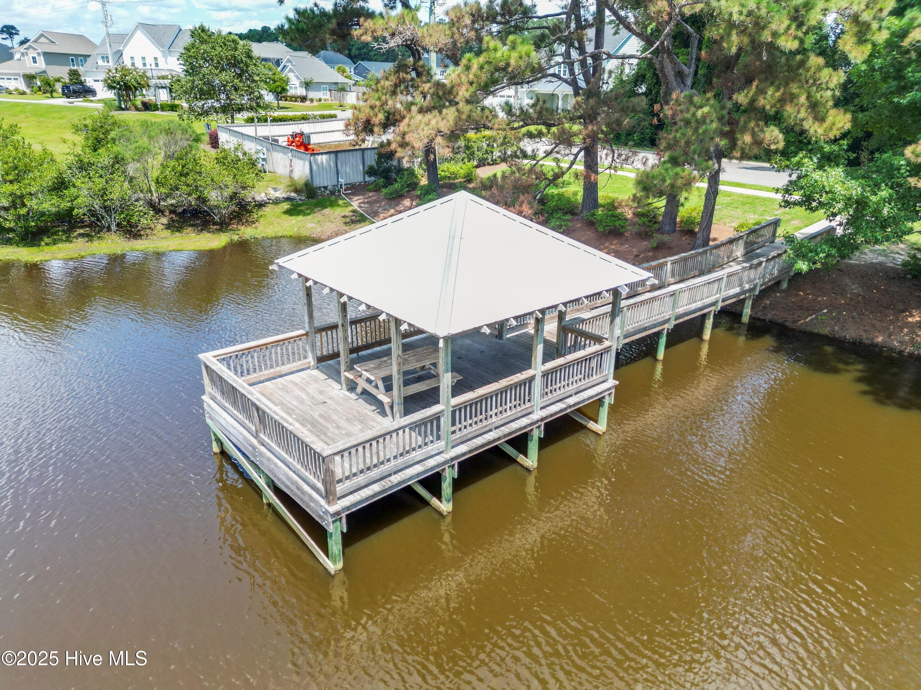 108 S Lamplighters Walk