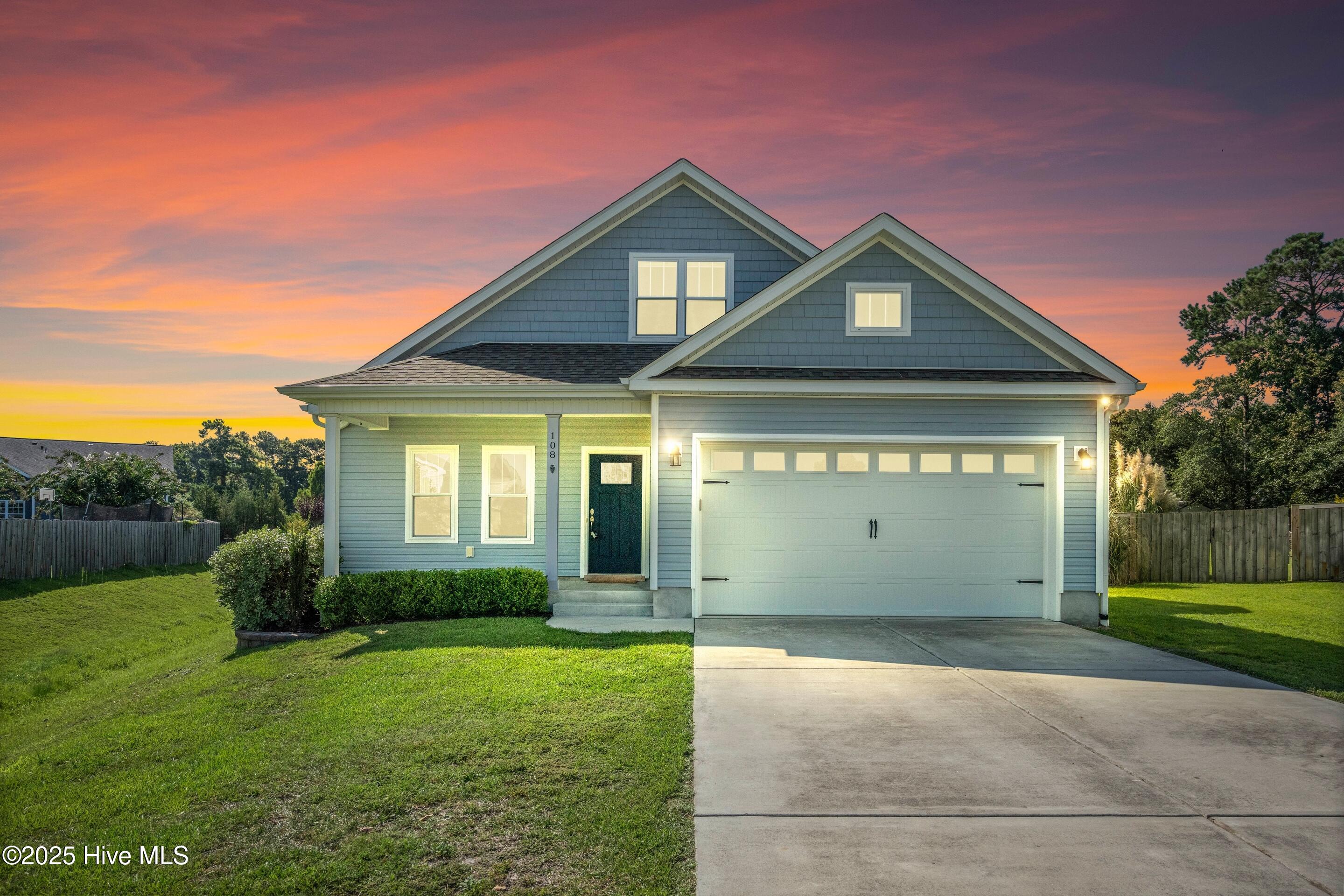 108 S Lamplighters Walk