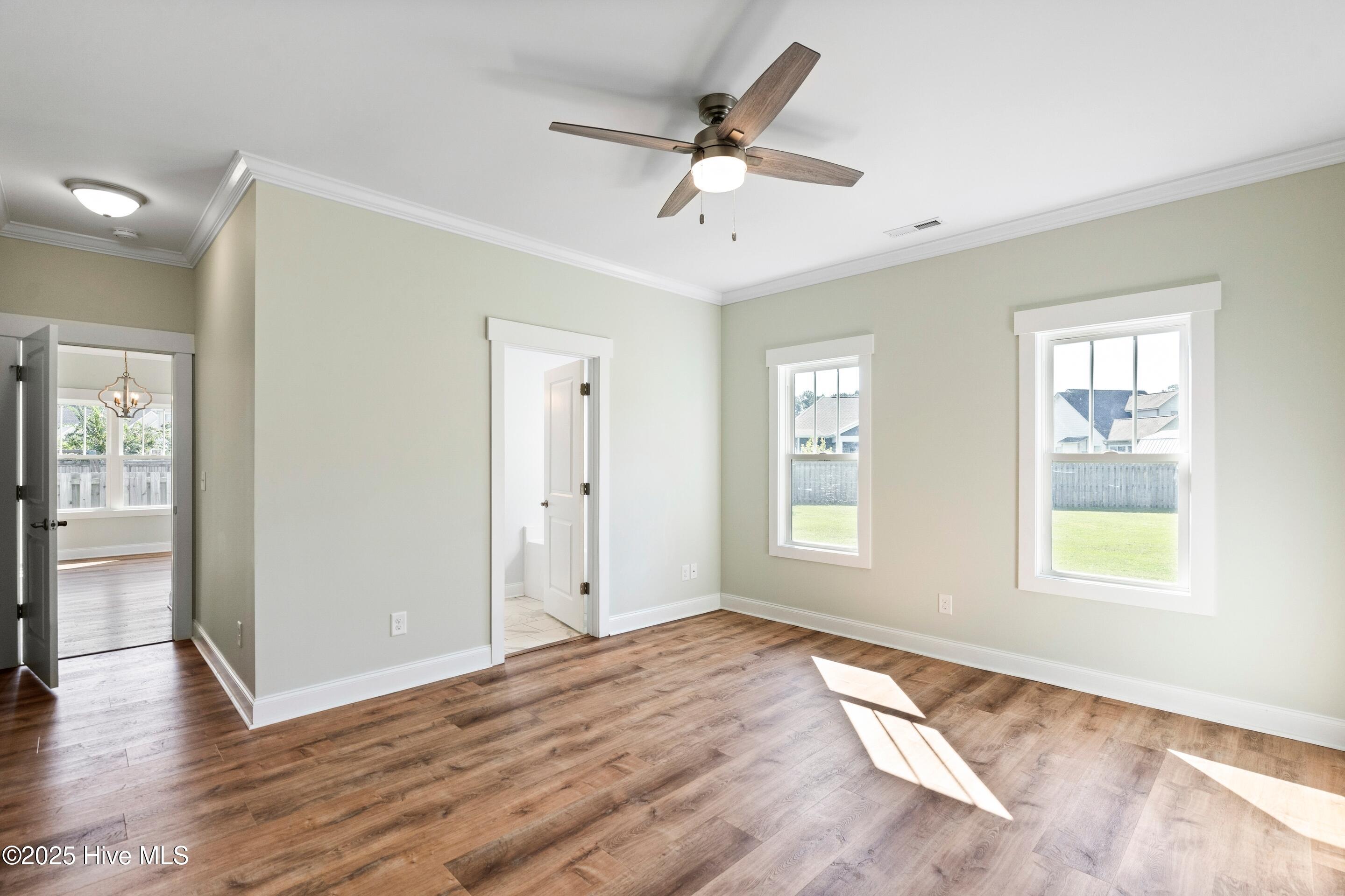 108 S Lamplighters Walk