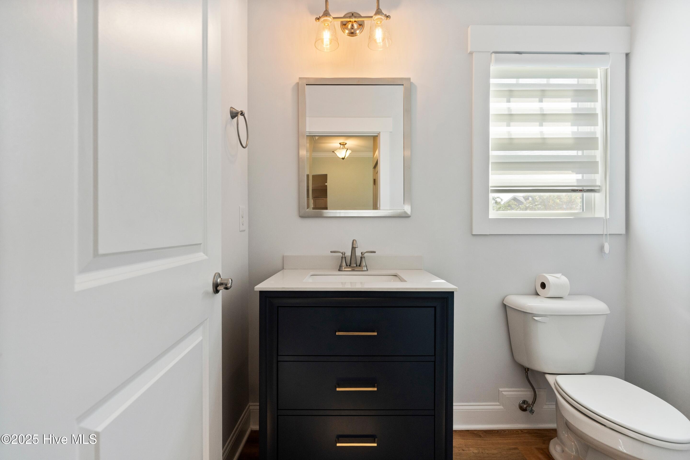 108 S Lamplighters Walk