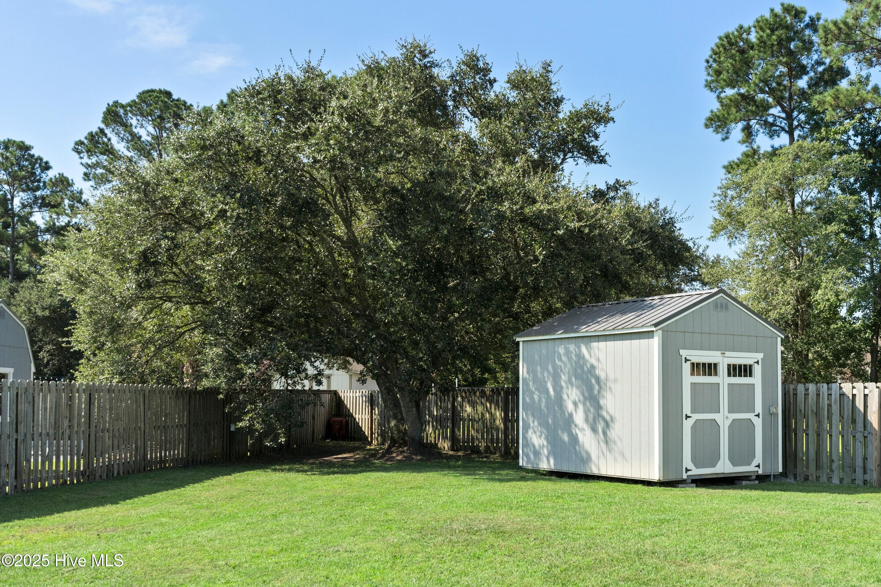 108 S Lamplighters Walk