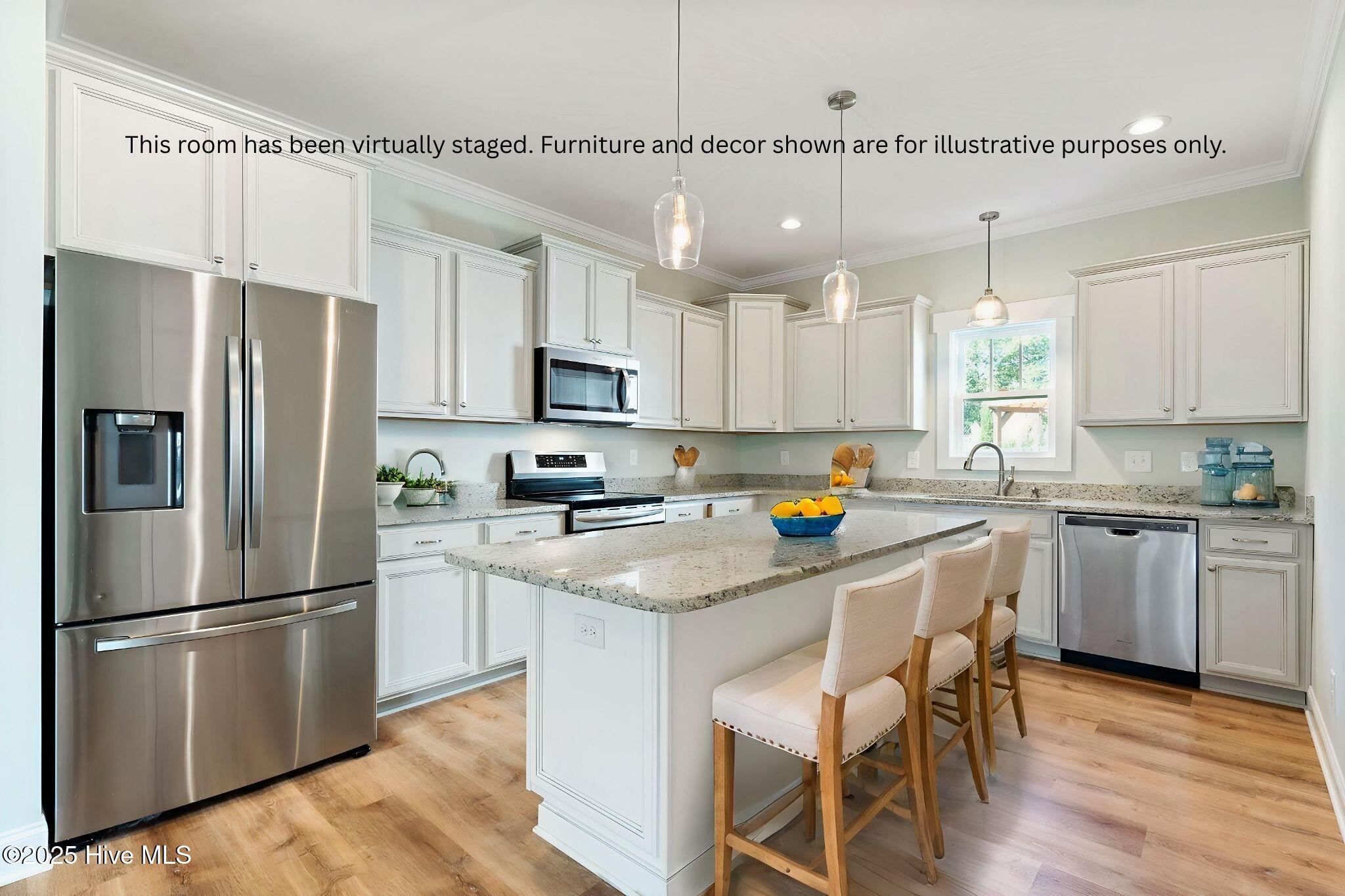 108 S Lamplighters Walk