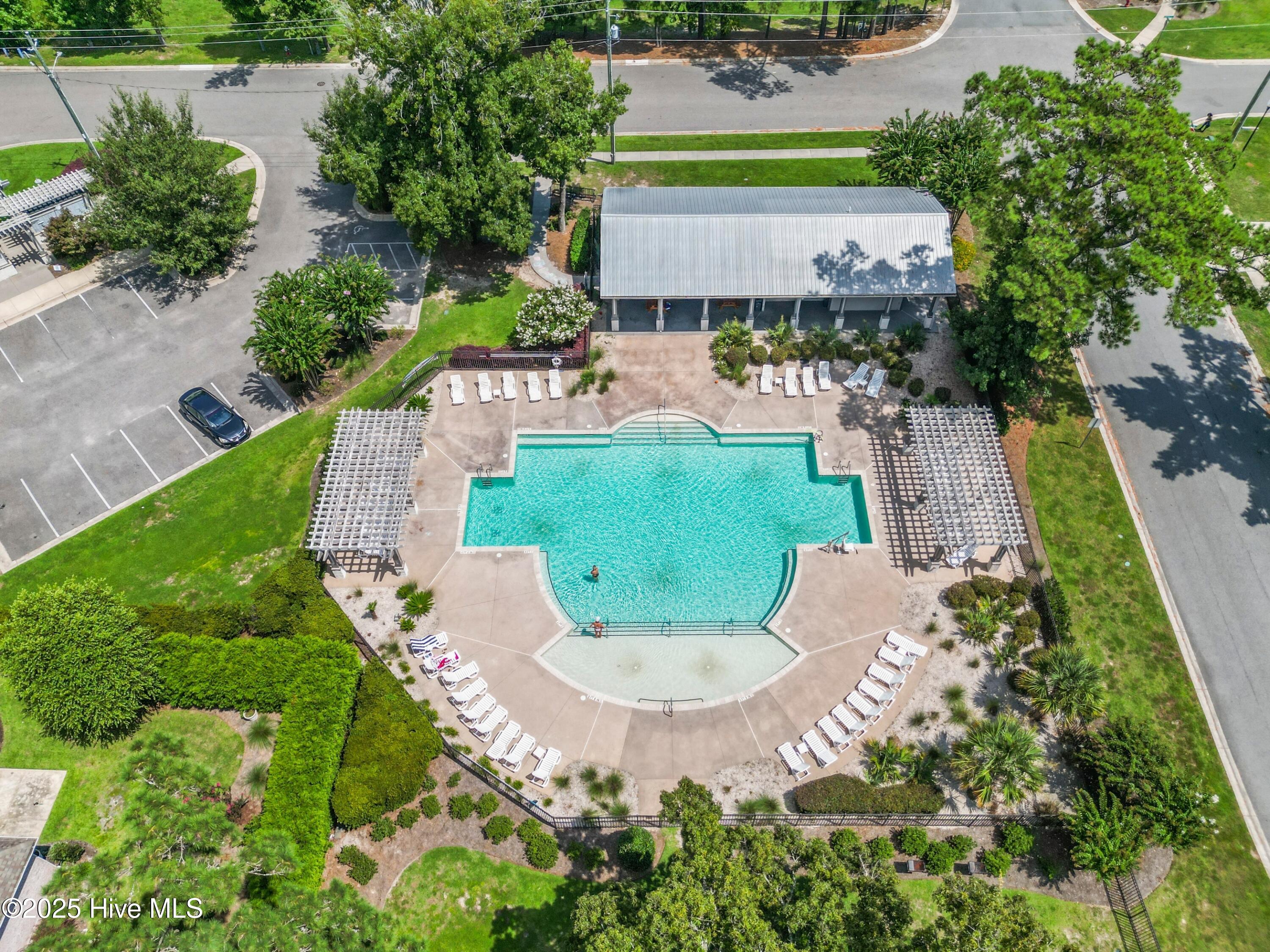 108 S Lamplighters Walk