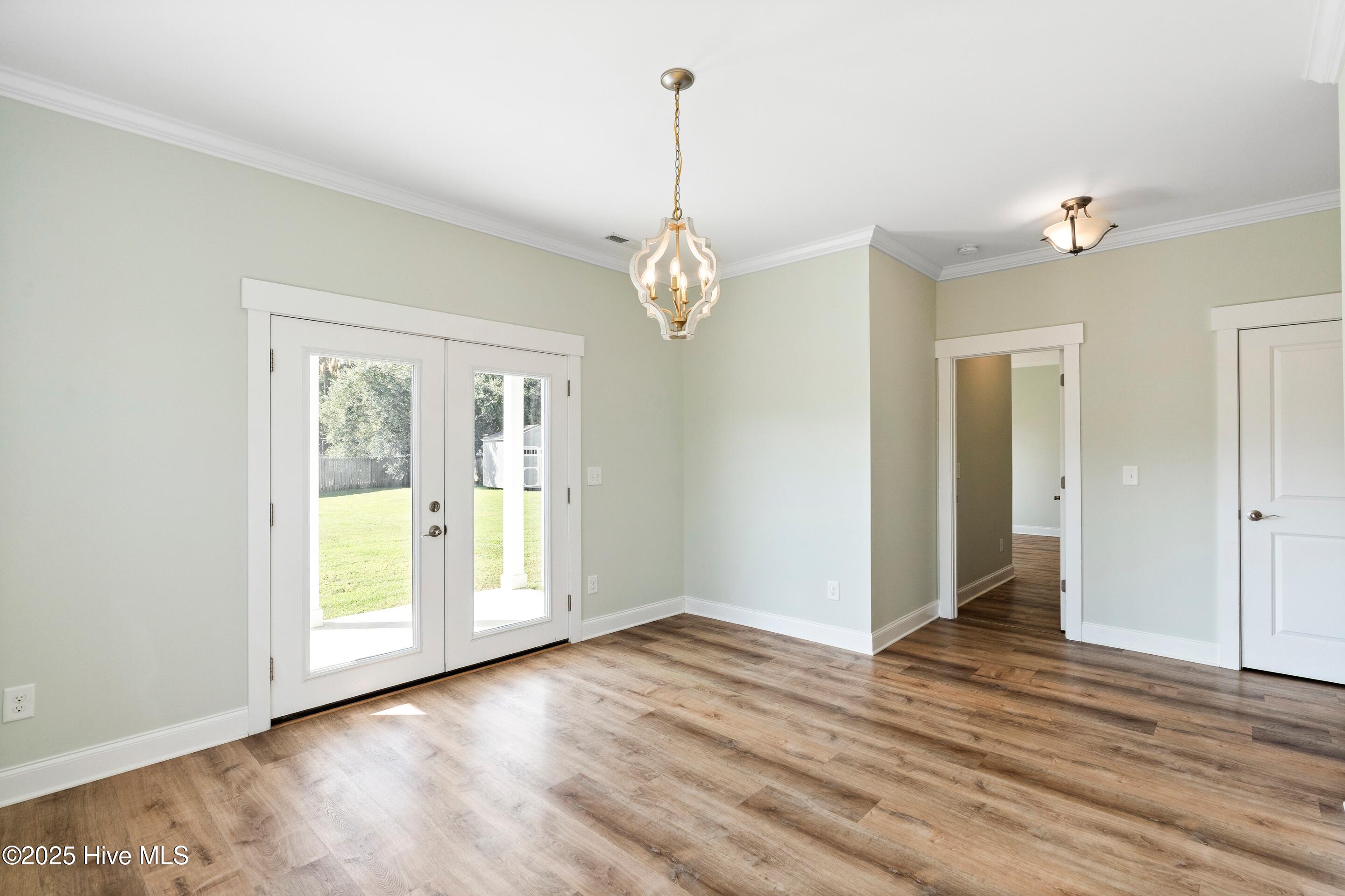 108 S Lamplighters Walk