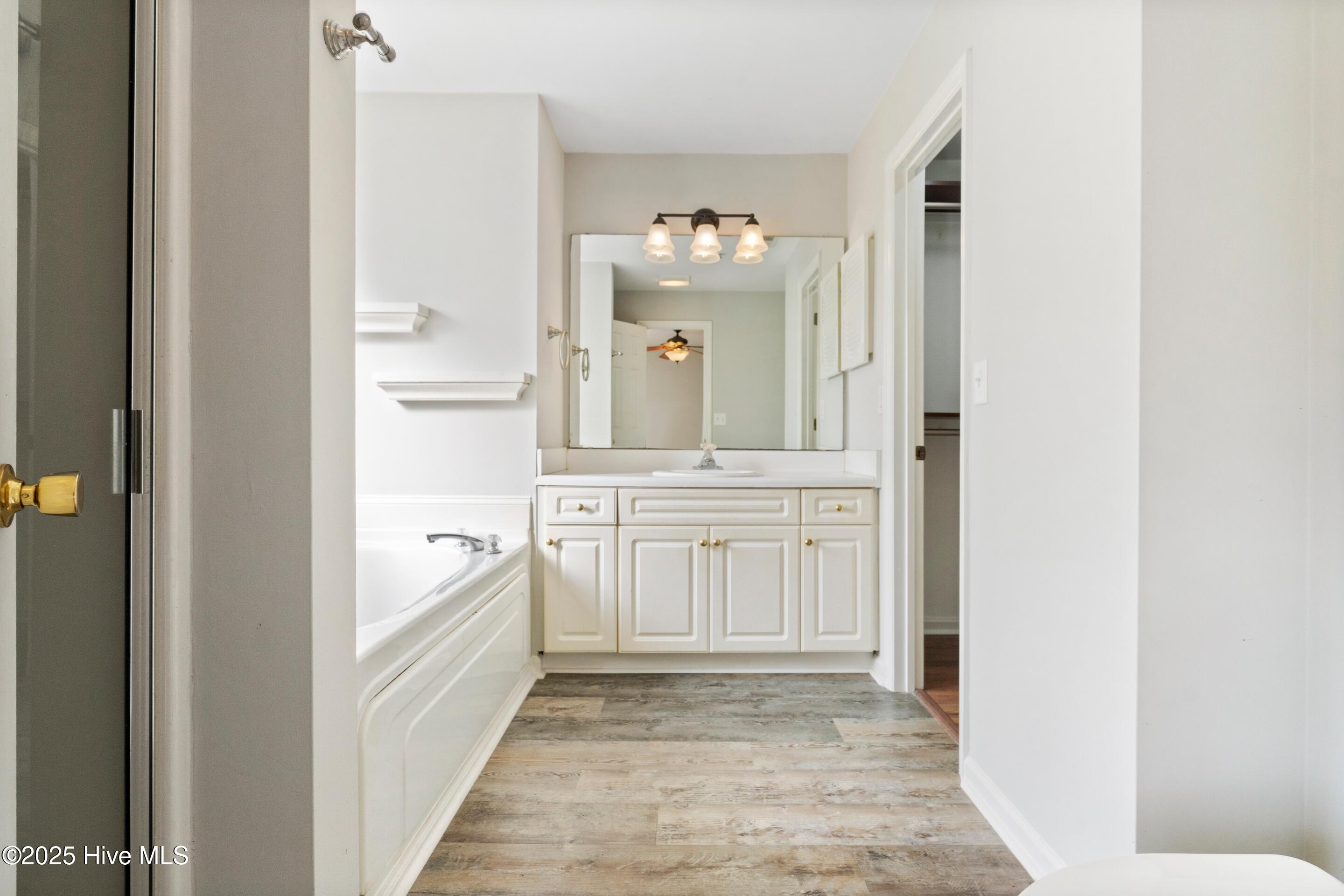 906 Litchfield Way L