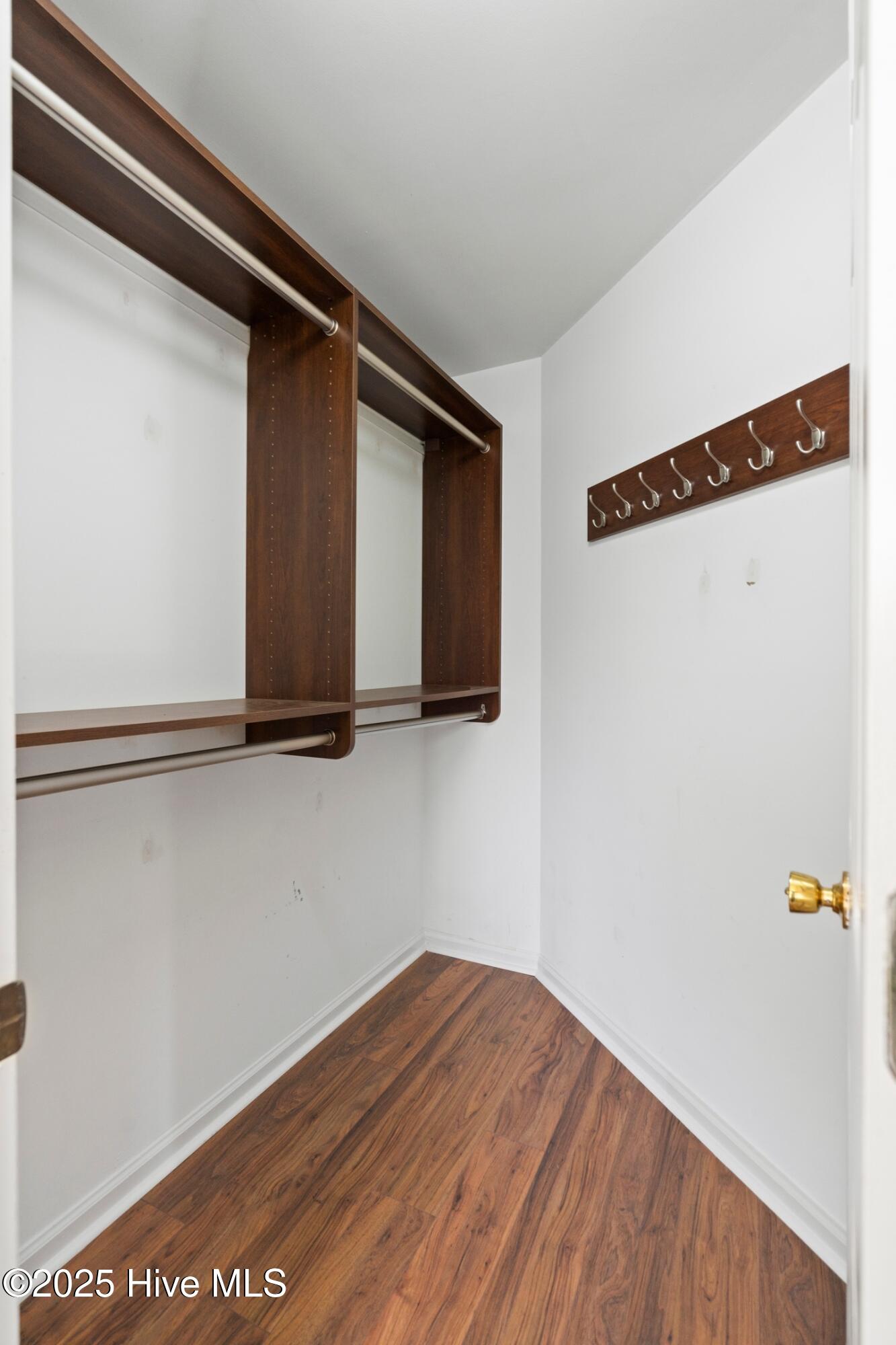 906 Litchfield Way L