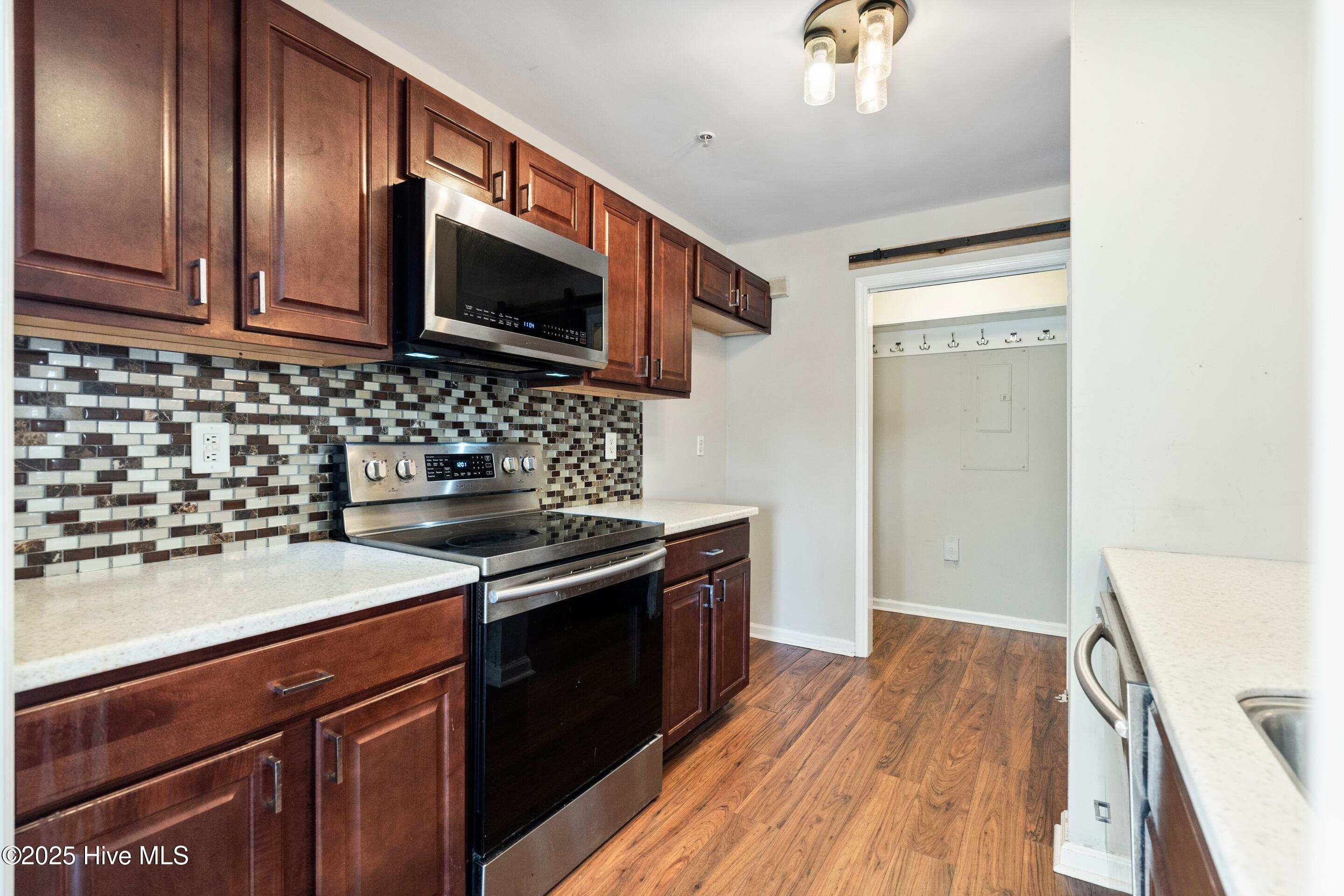 906 Litchfield Way L