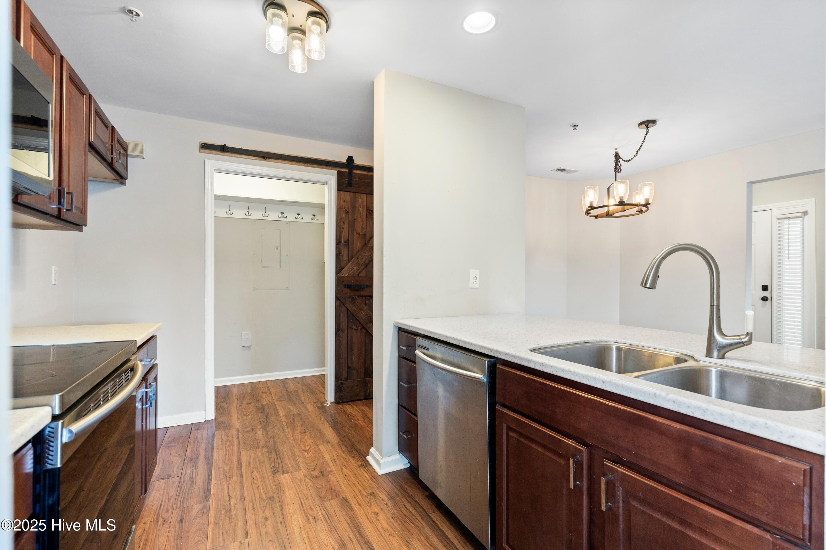 906 Litchfield Way L