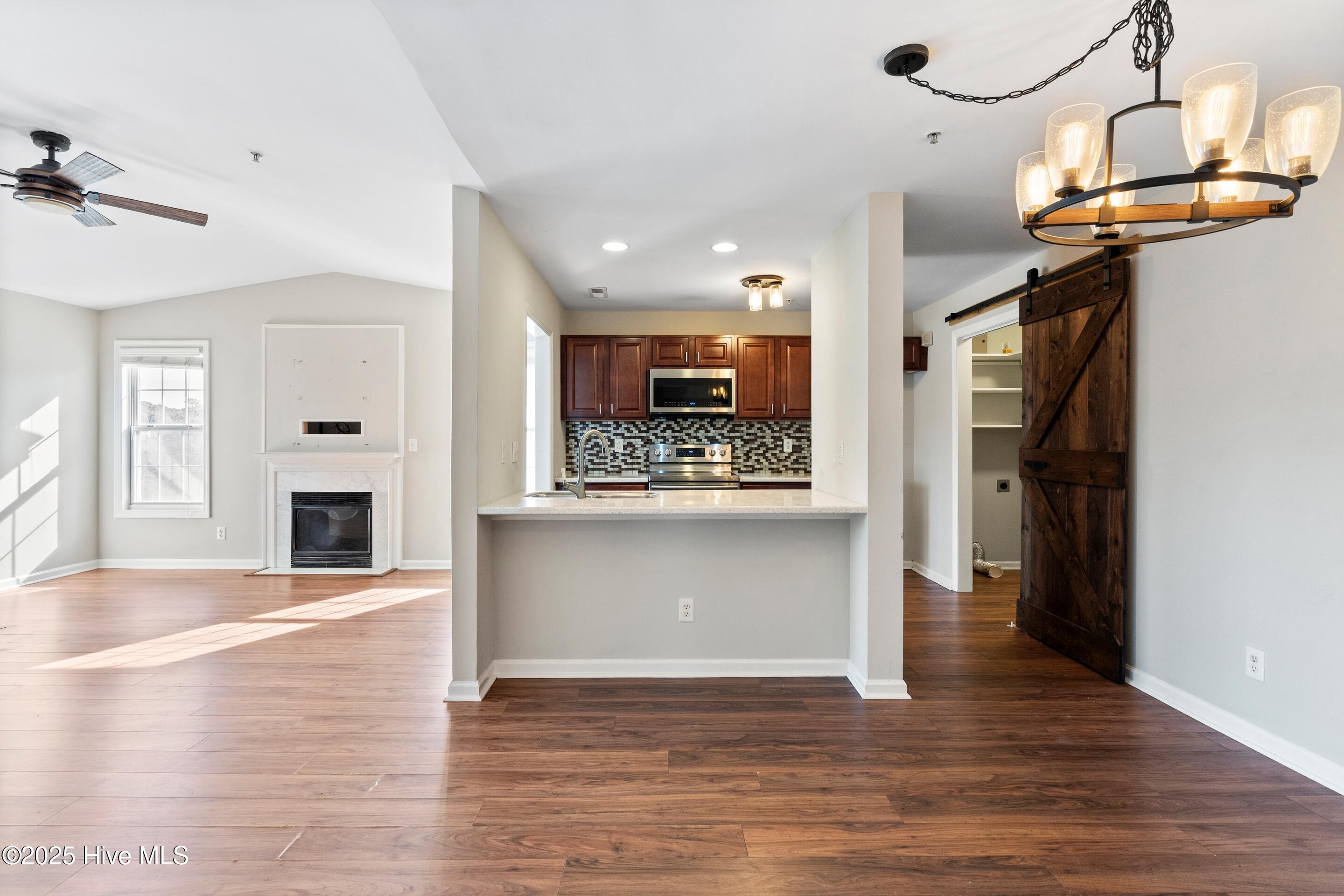 906 Litchfield Way L