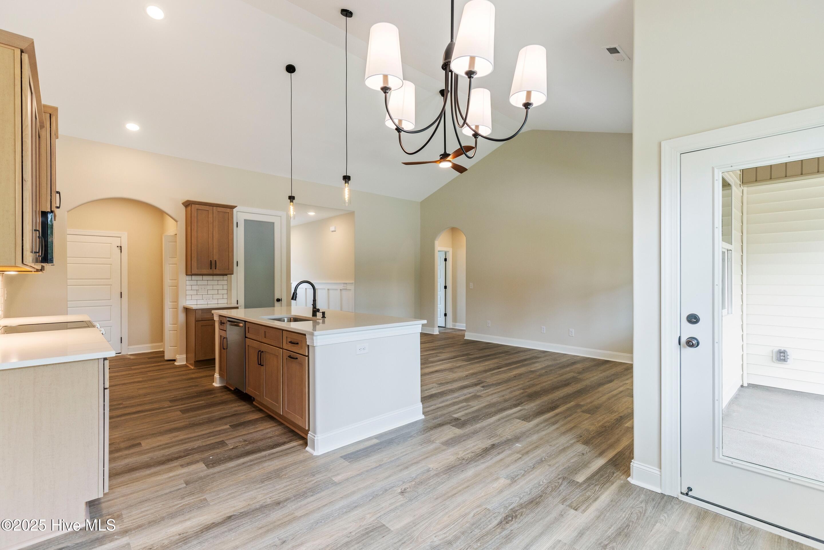 658 Sanctuary Point SW