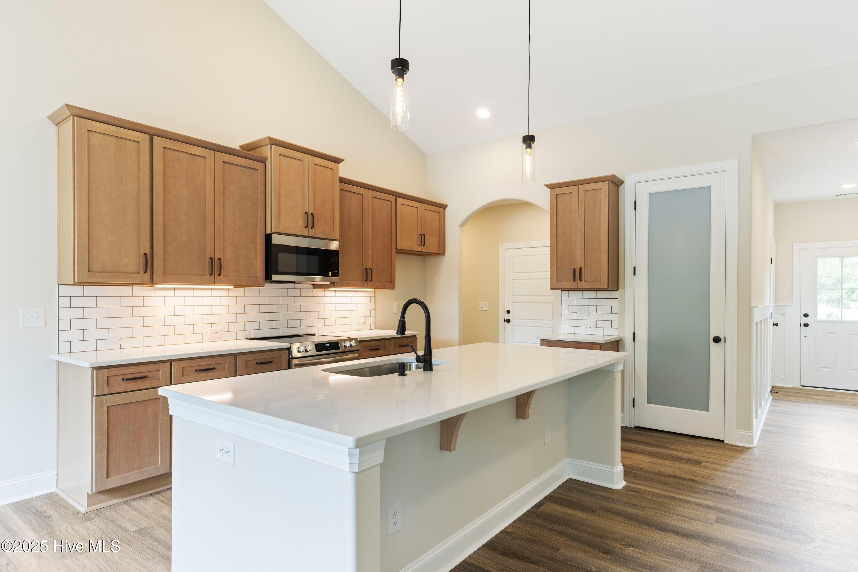 658 Sanctuary Point SW