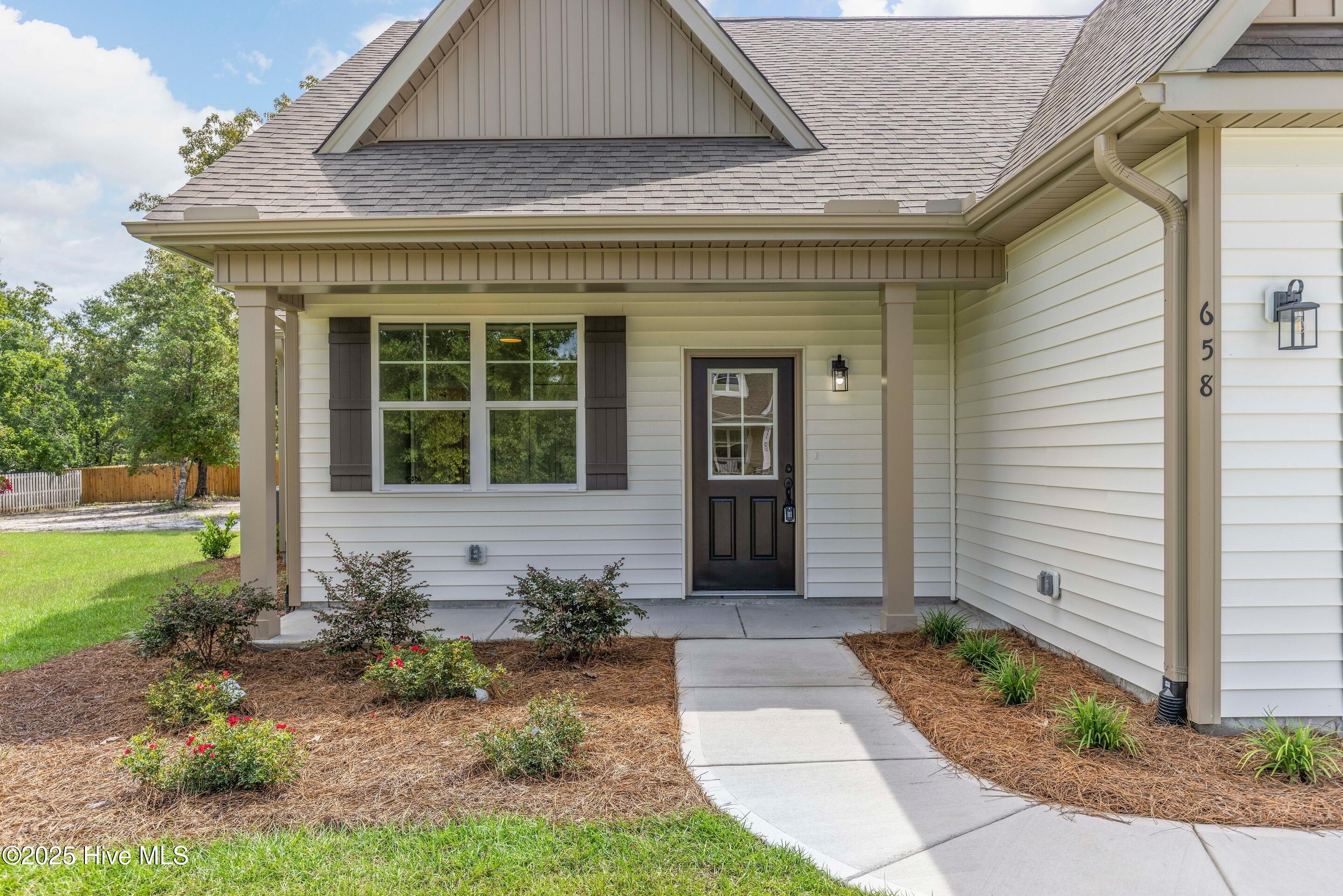 658 Sanctuary Point SW