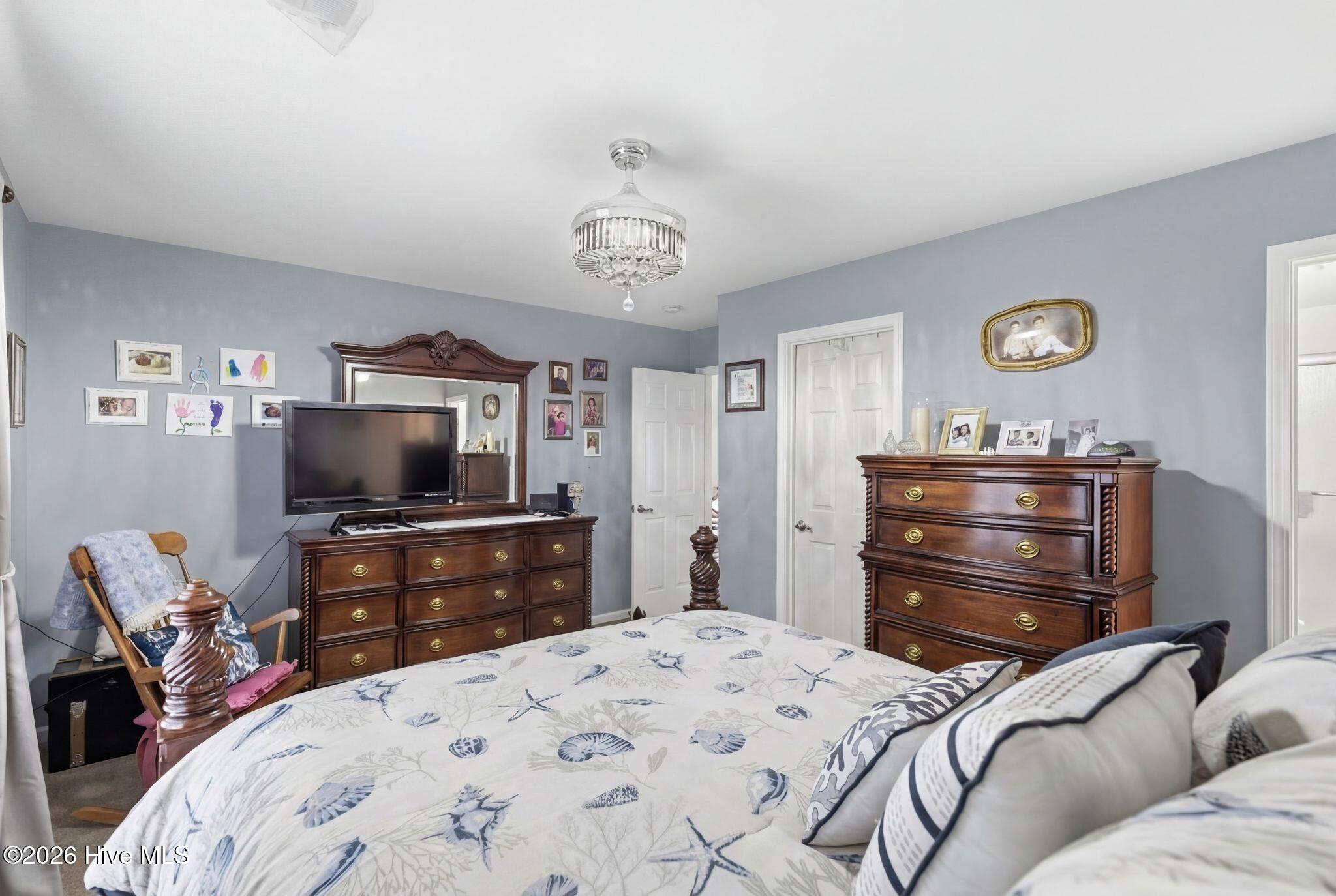 1041 Bridgeport Way