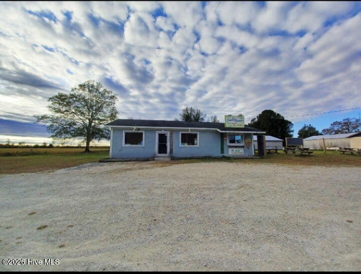 1353 Tomahawk Highway