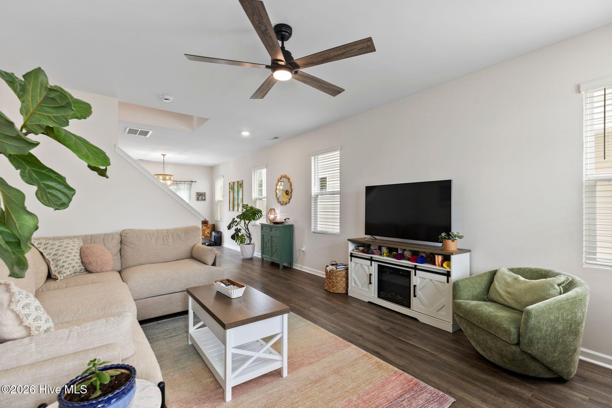 1405 Creekfront Drive
