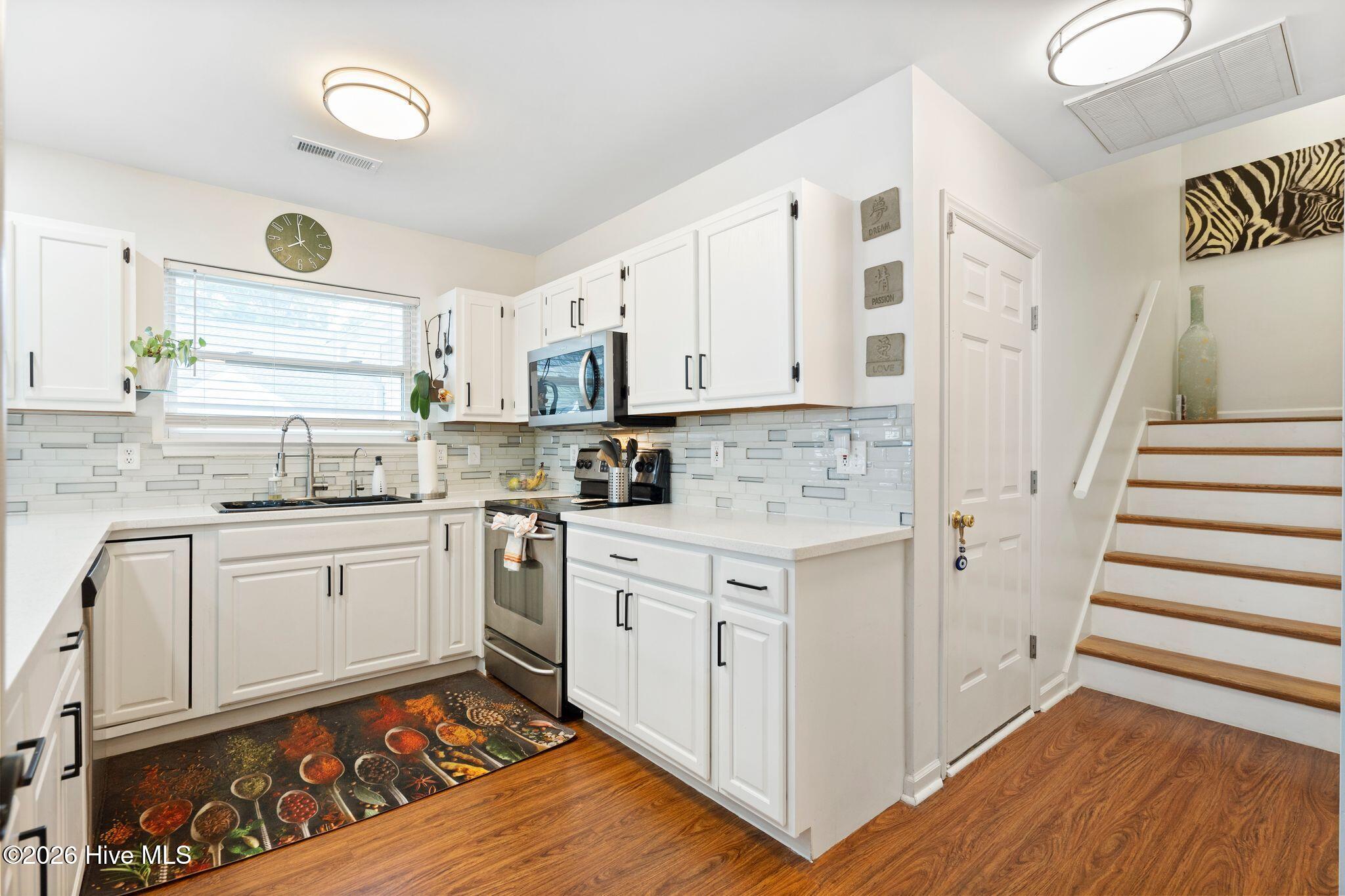 3314 Belmont Circle
