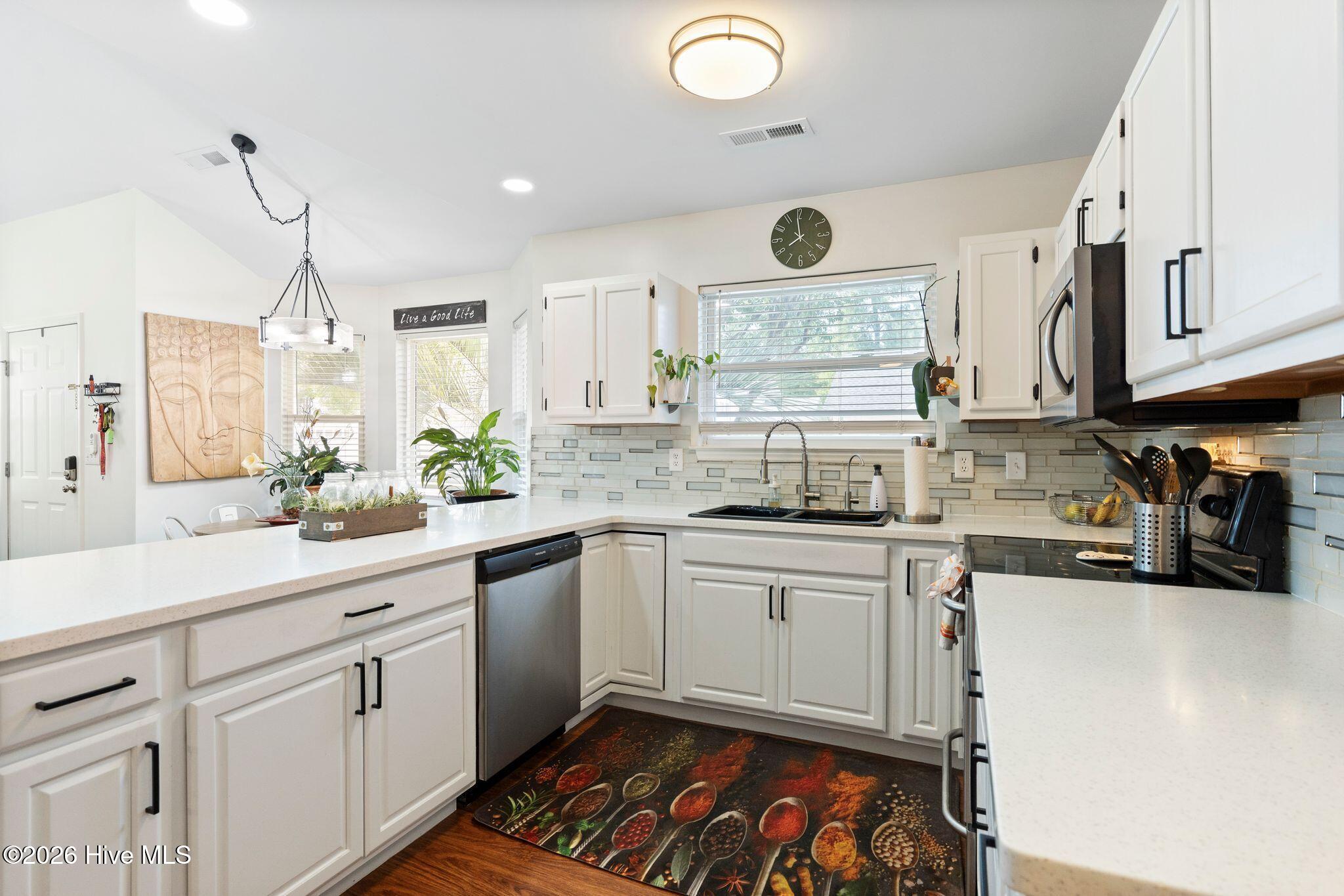 3314 Belmont Circle