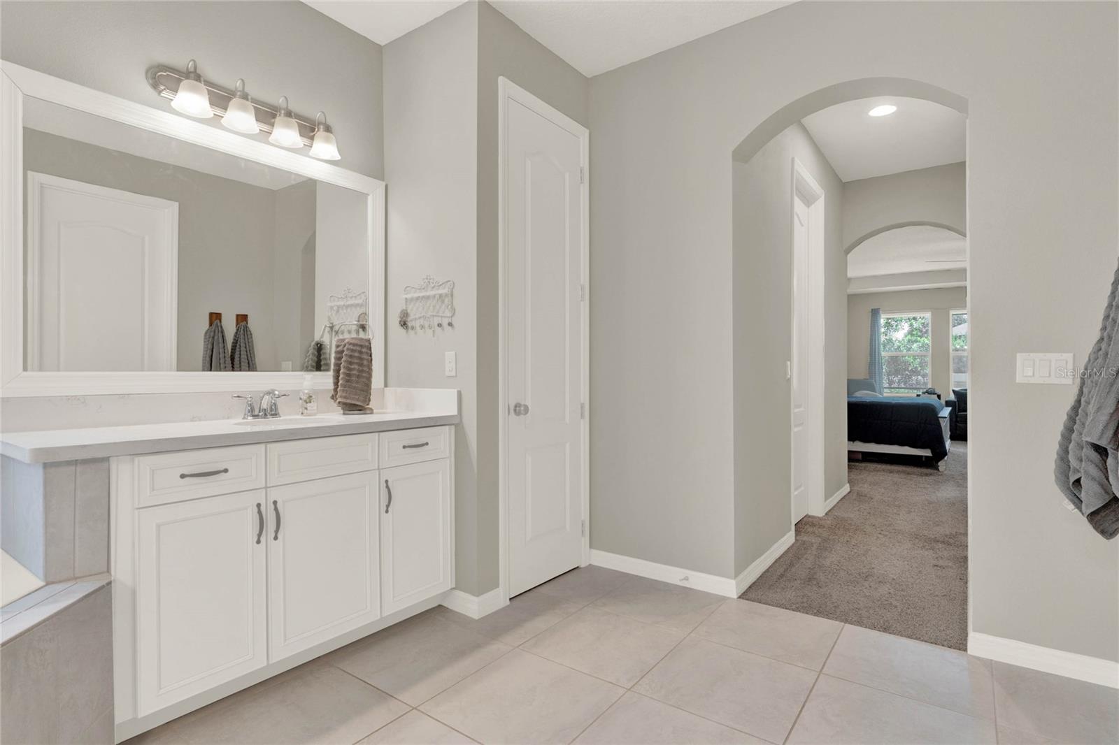 14204 COLONIAL POINTE DR