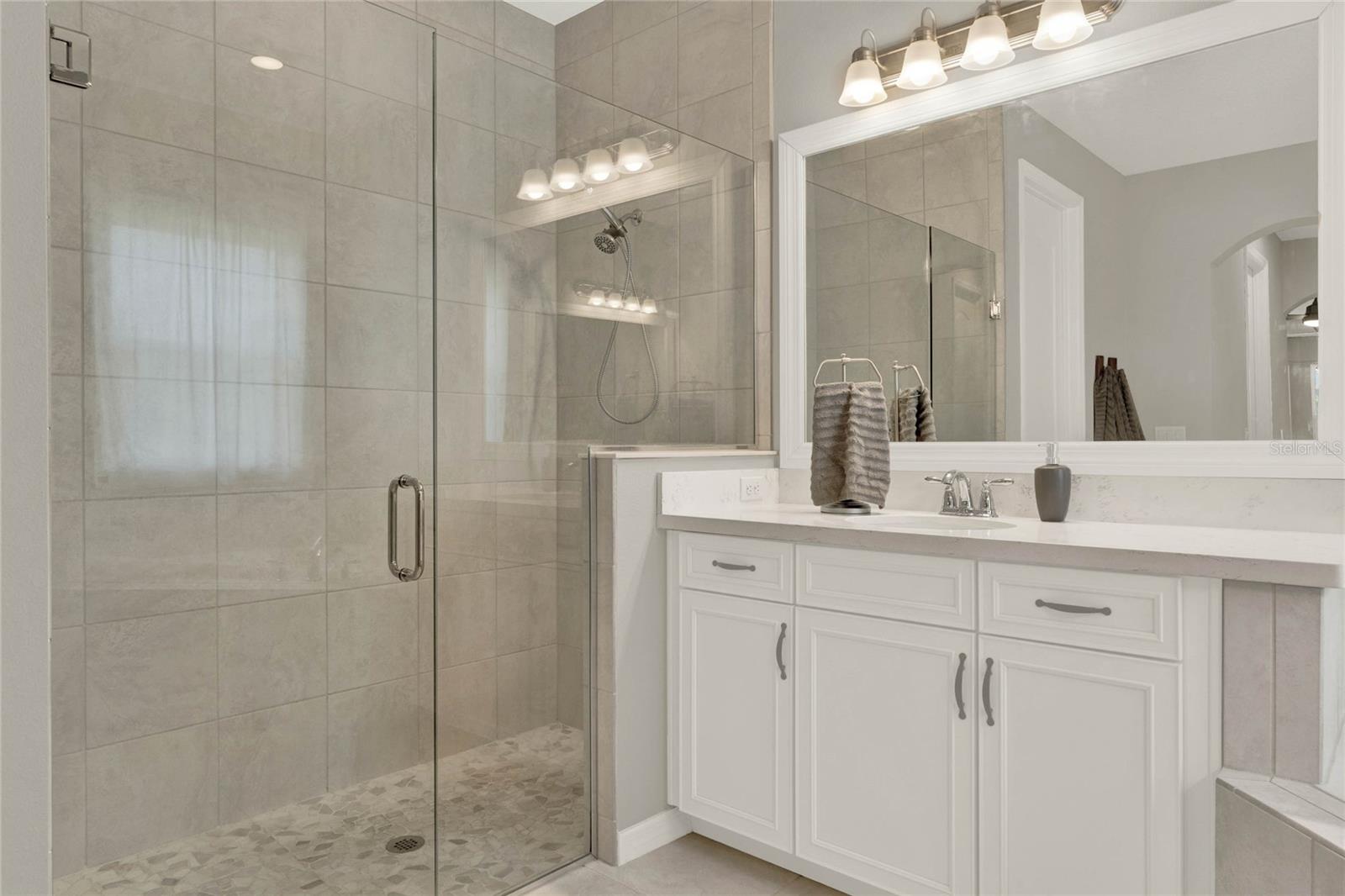 14204 COLONIAL POINTE DR