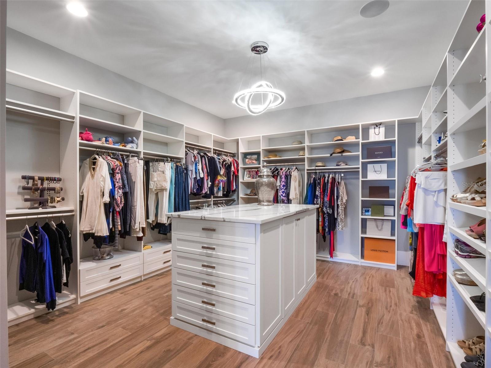 4647 VAN KLEECK DR