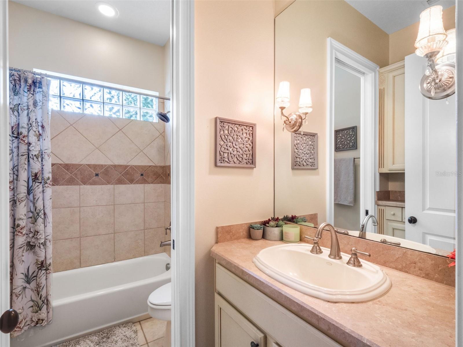 2750 LEE SHORE LOOP