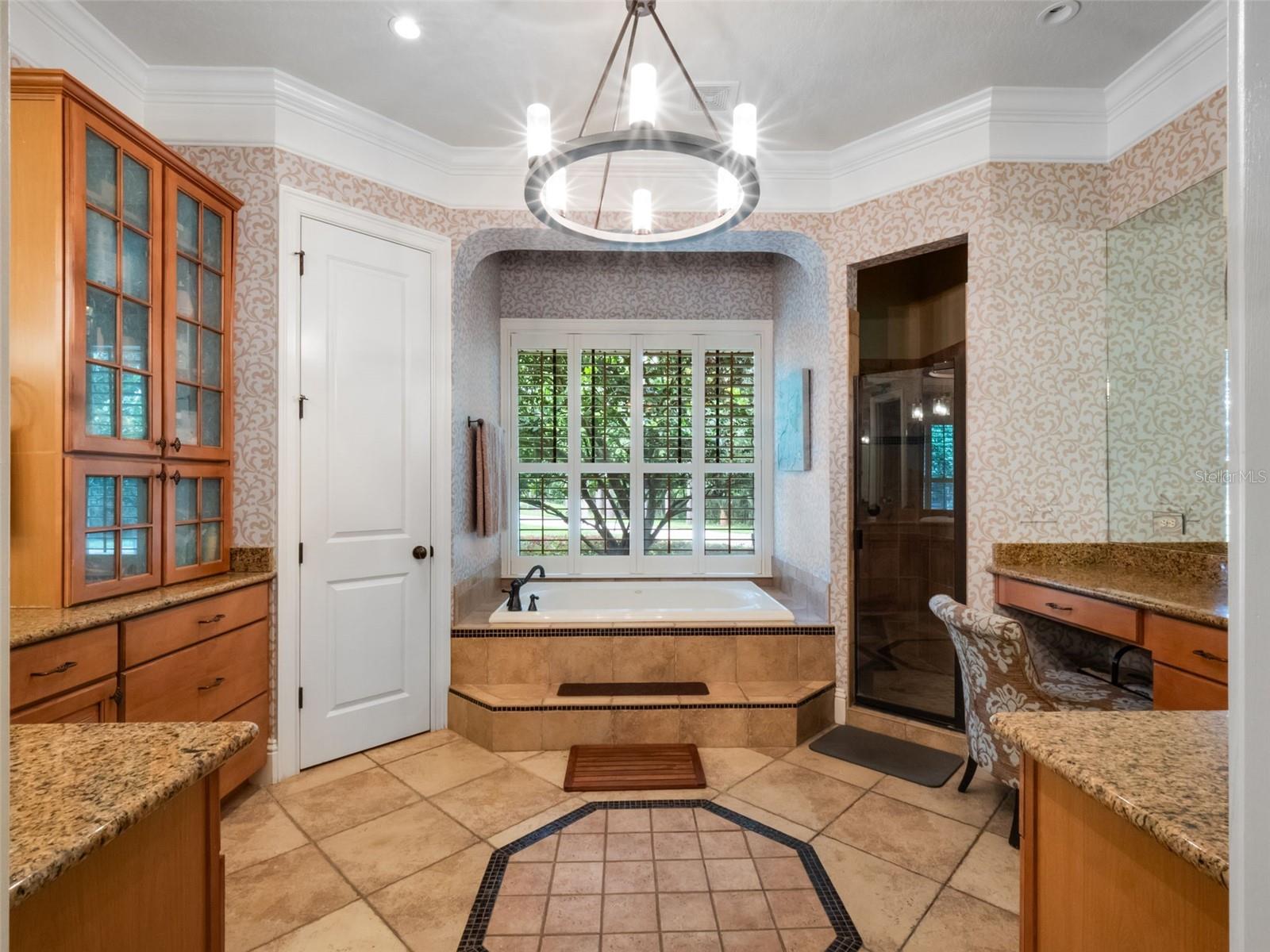 2750 LEE SHORE LOOP