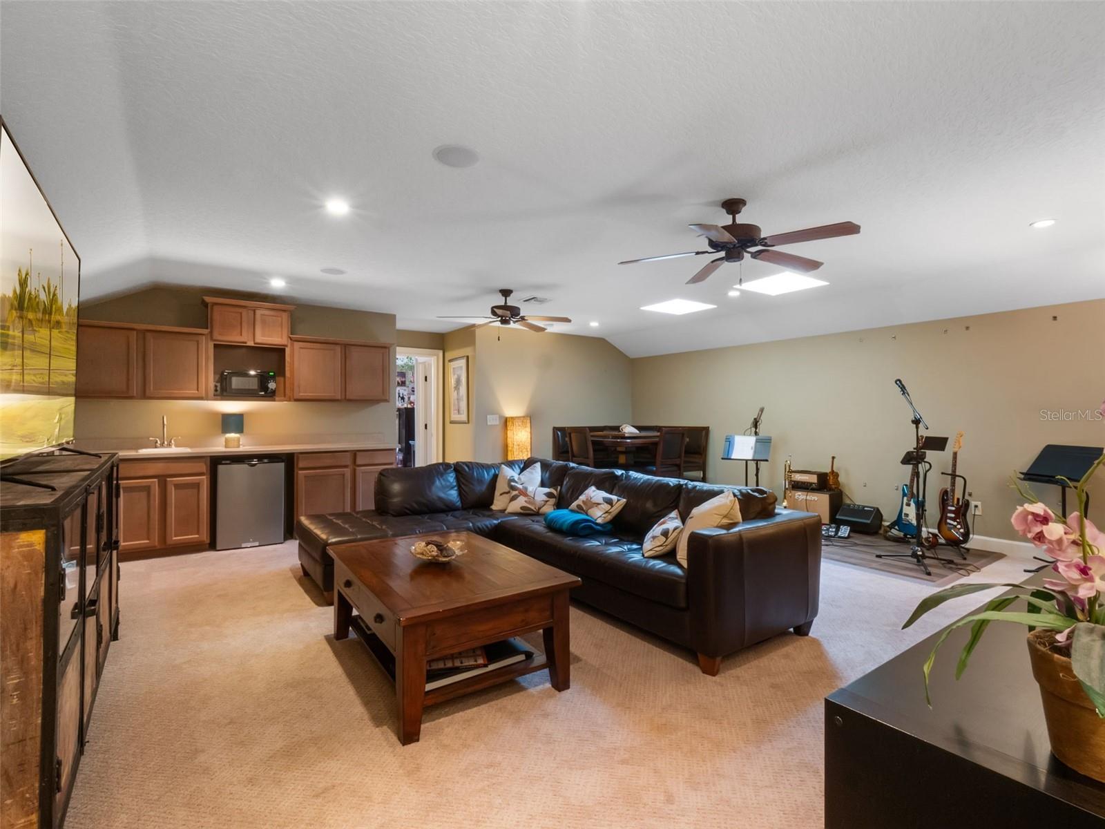 2750 LEE SHORE LOOP