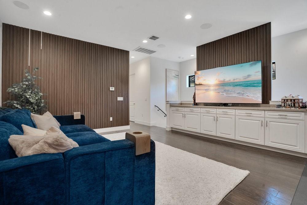 8364 VIA VITTORIA WAY