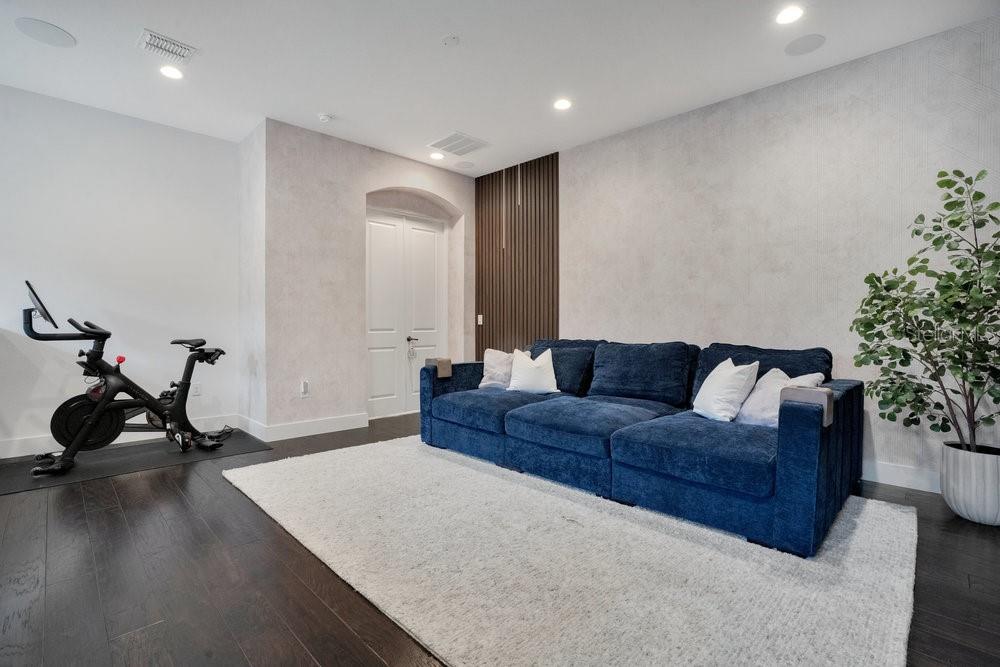 8364 VIA VITTORIA WAY