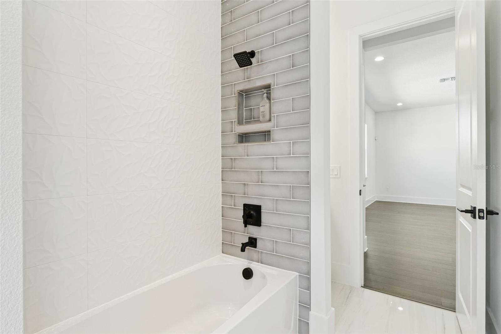 9720 LAUREL BERRY DR