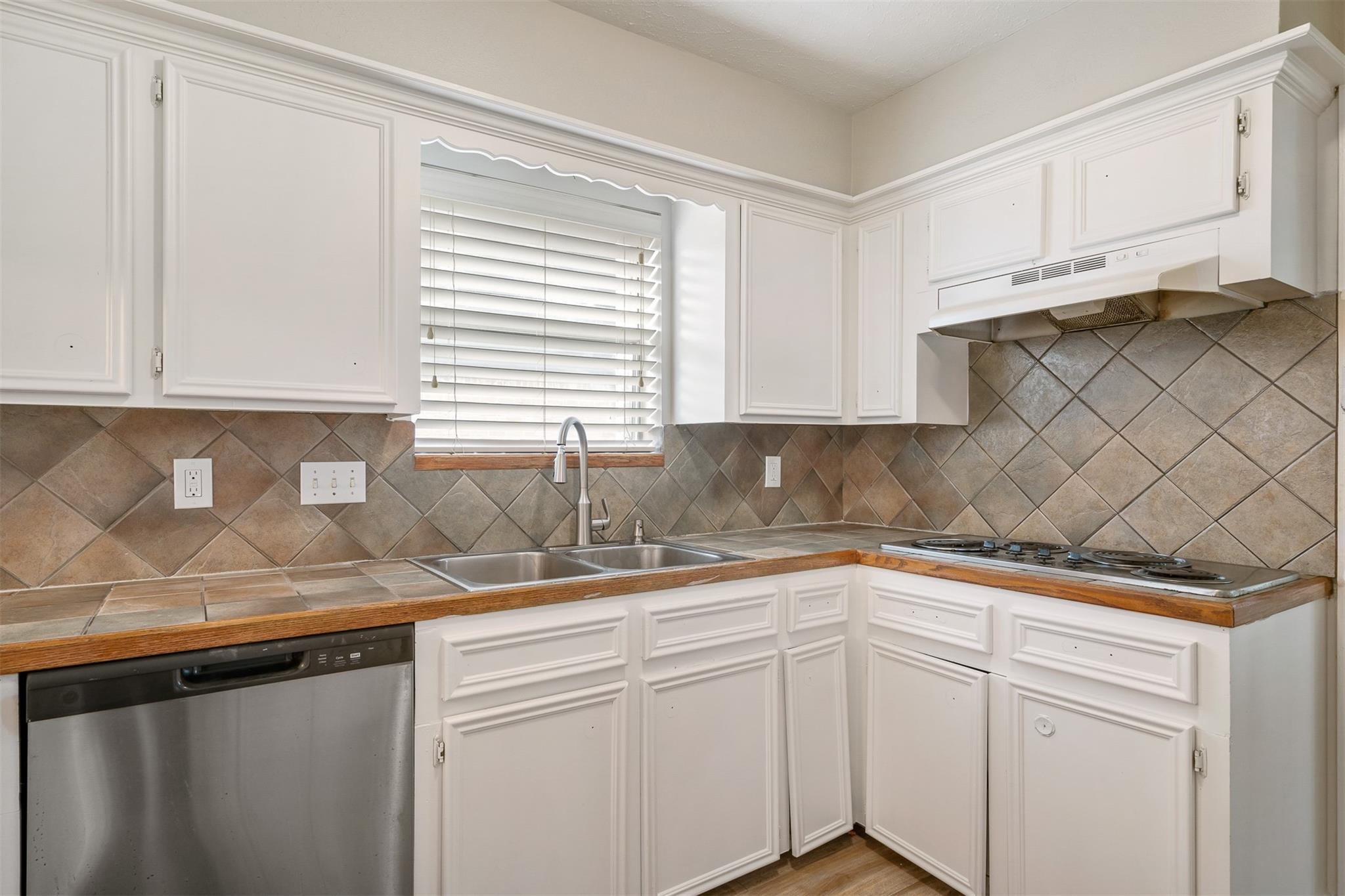 25519 Many Oak Drive