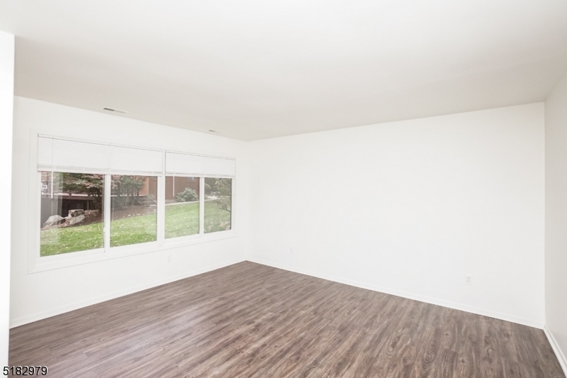 20 Augusta Dr Unit 1