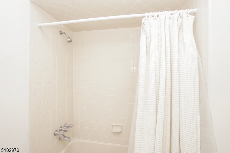 20 Augusta Dr Unit 1