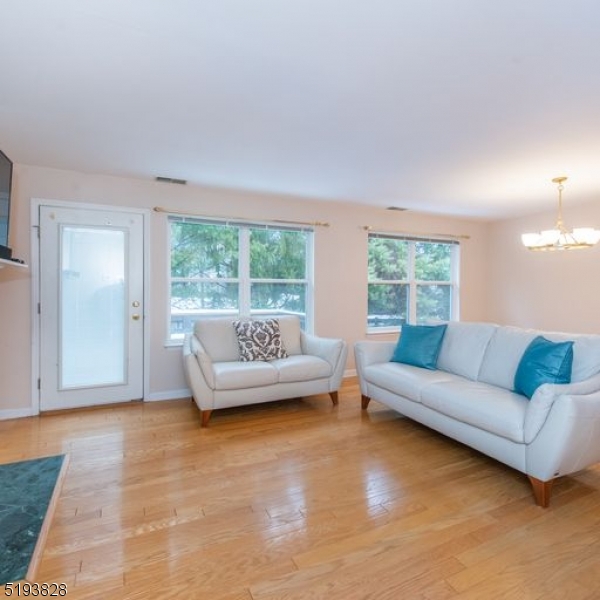 4 Eagles Nest Ln 4