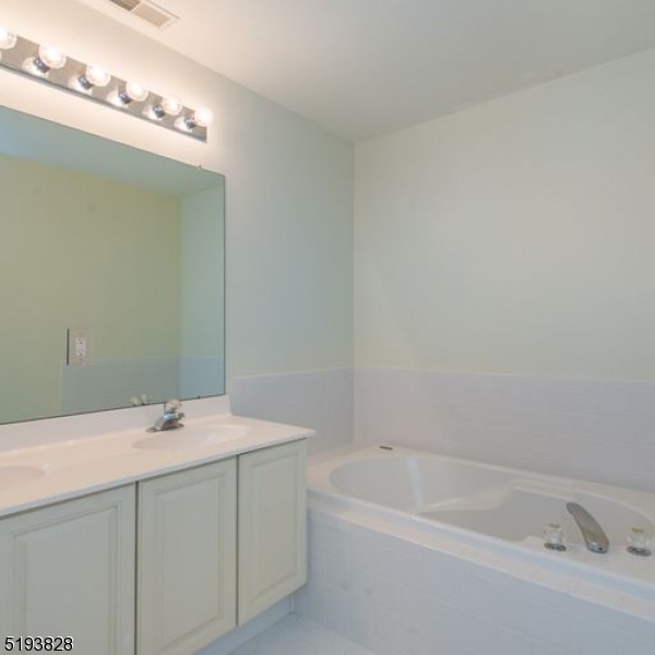 4 Eagles Nest Ln 4
