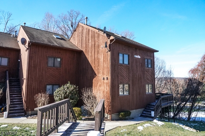 2 Augusta Dr, Unit 2 2