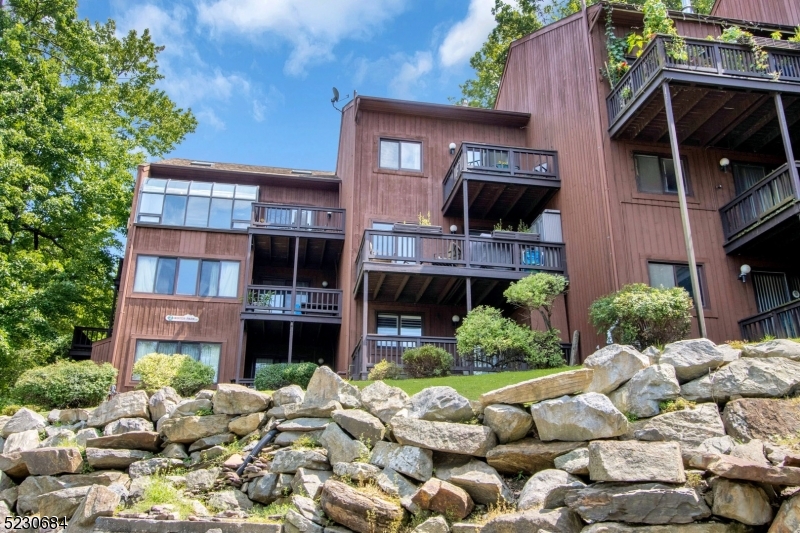 2 Winter Park Dr 4 4