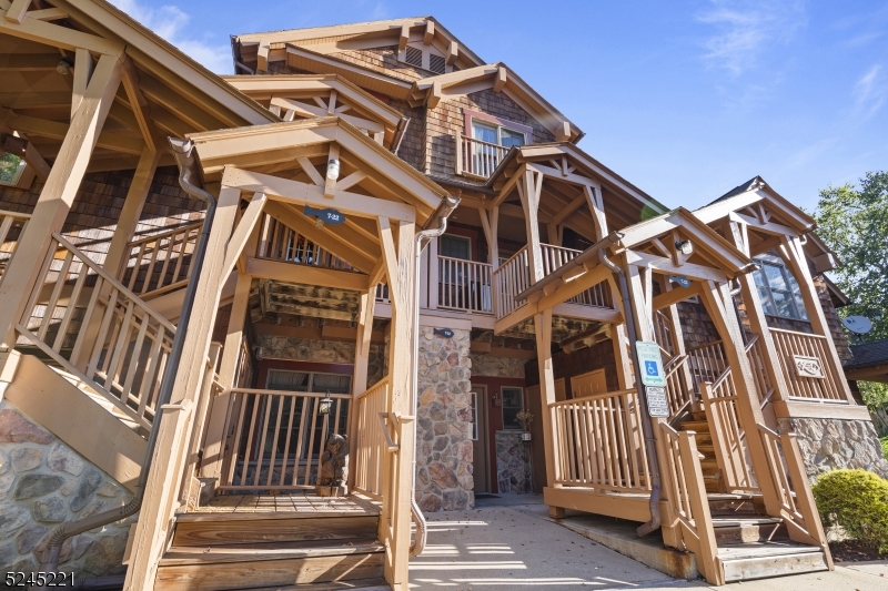 7 Maple Cres Unit 12 12