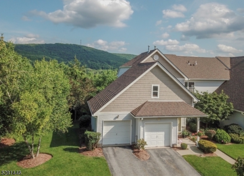 23 Eagles Nest Ln