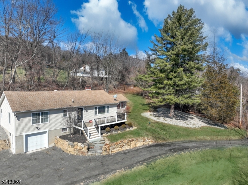 10 Cedar Ridge Rd N