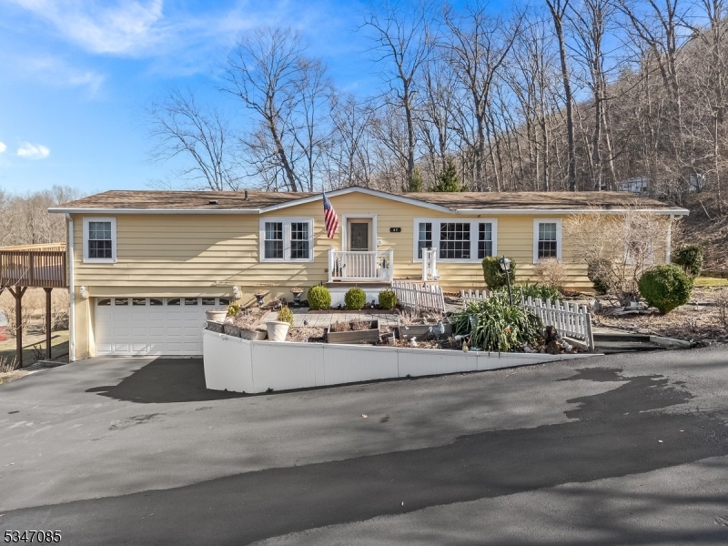 27 Dennis Rd