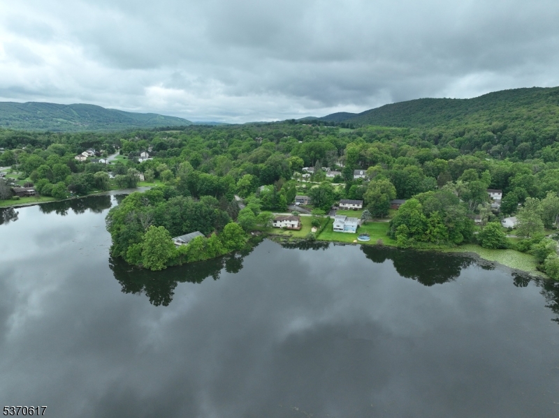 18 Valley Dr